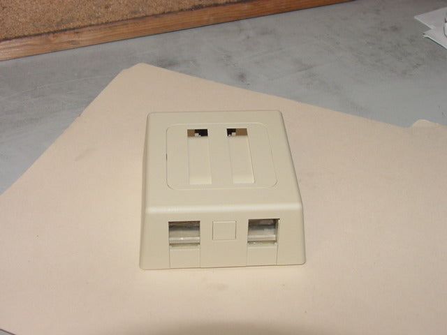 4 PORT ELECTRIC SURFACE BOX, COLOR:IVORY
