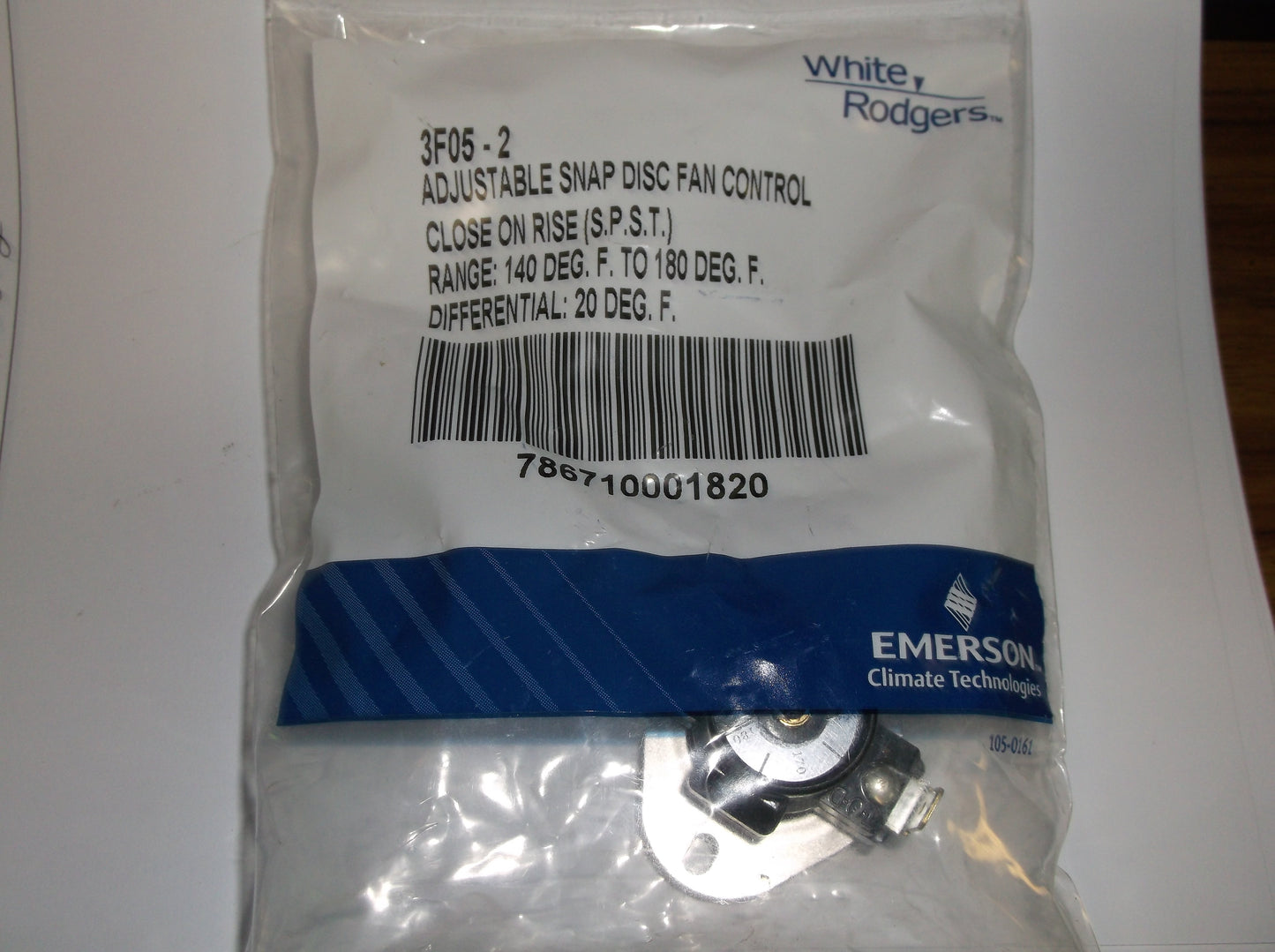 Rango de control del ventilador de disco a presión ajustable: 140 grados F a 180 grados F, (SPST) Diferencia: 20 grados F.