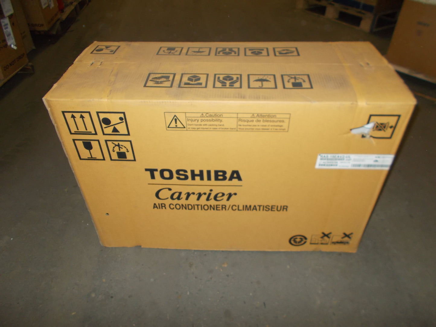Aire acondicionado con bomba de calor minisplit de zona única de 15 000 Btu con calentador de bandeja base, 20 SEER 208-230/60/1 R-410A