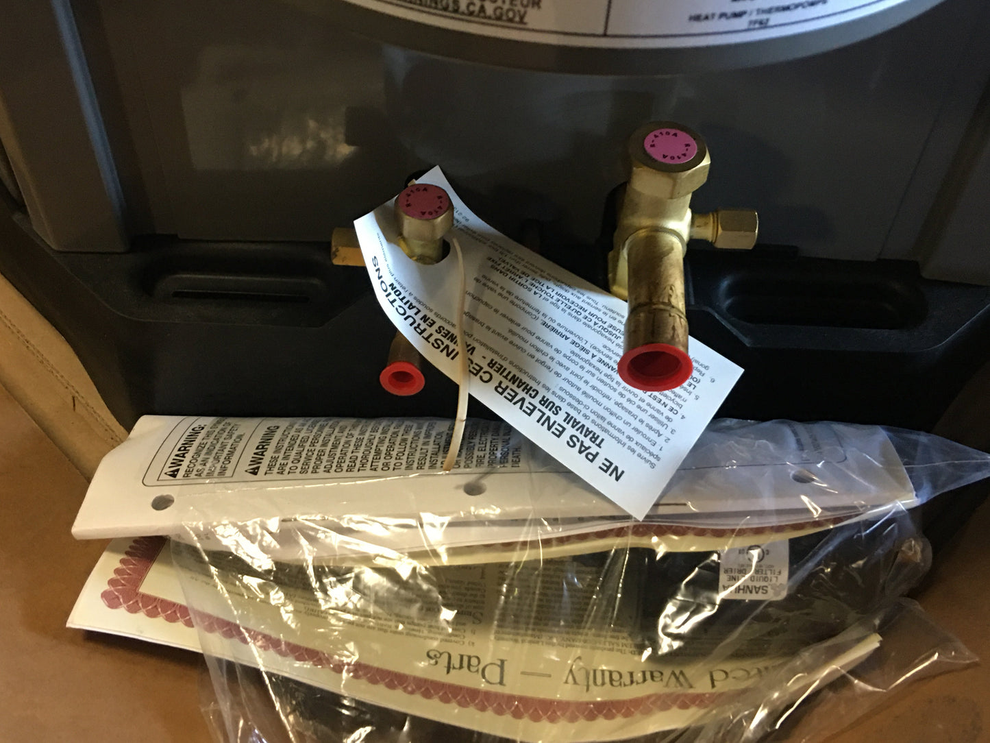 Bomba de calor con sistema dividido, inversor de velocidad variable, comunicación de 3 etapas, serie Achiever Plus de 2 toneladas