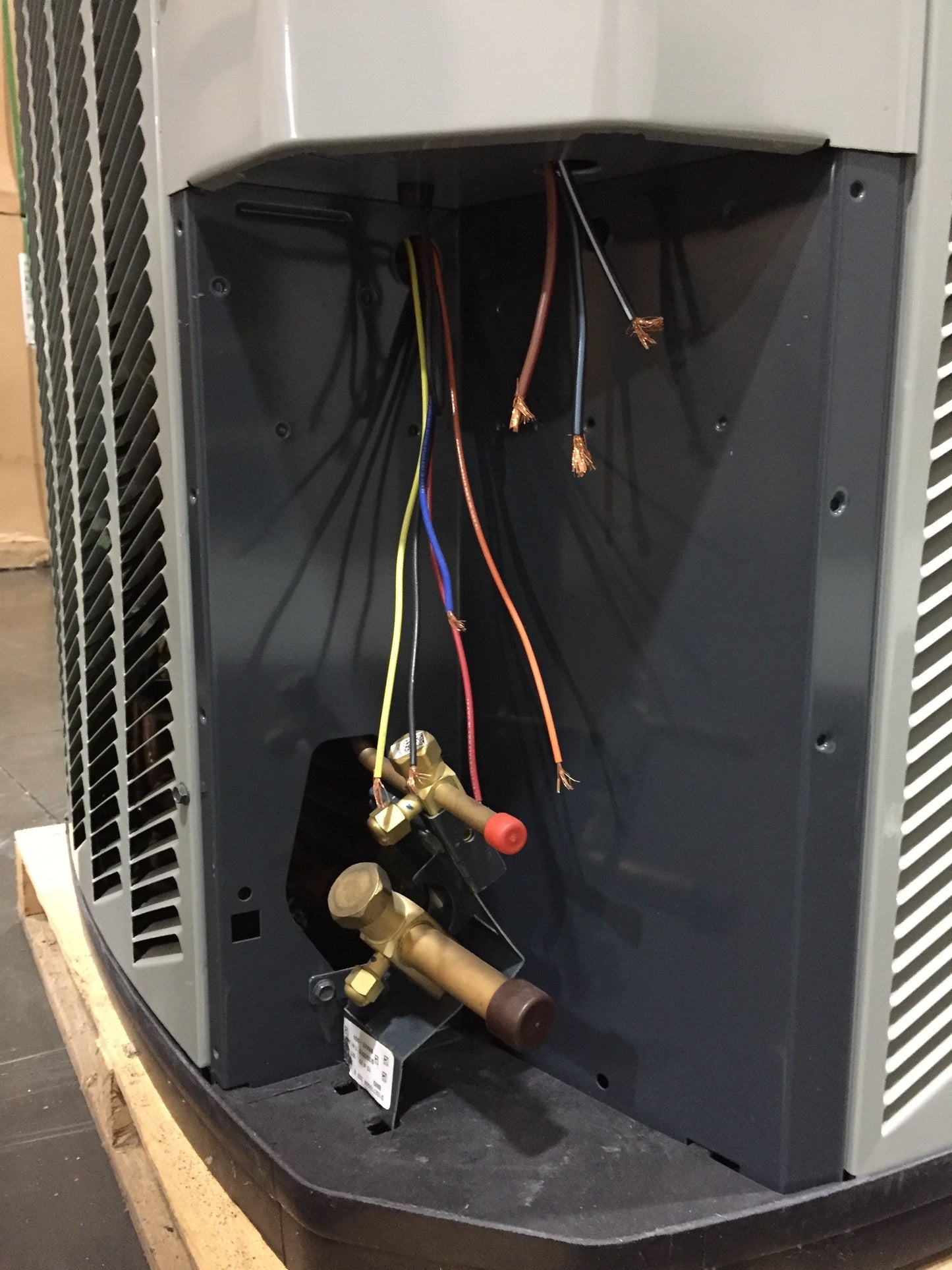 COMMERCIAL USE ONLY 2.5 Ton Split Heat Pump Unit; 14 SEER, 460/60/3, R-410A