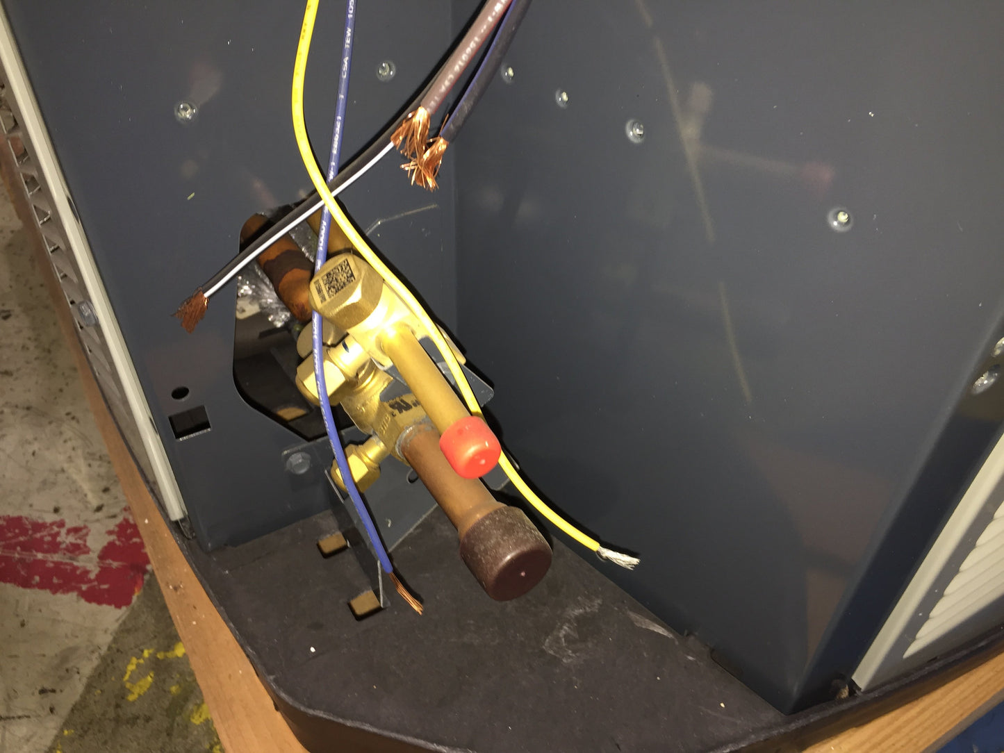 COMMERCIAL USE ONLY 2.5 Ton Split-System Air Conditioner 13 SEER 208/230/60/3 R-410A