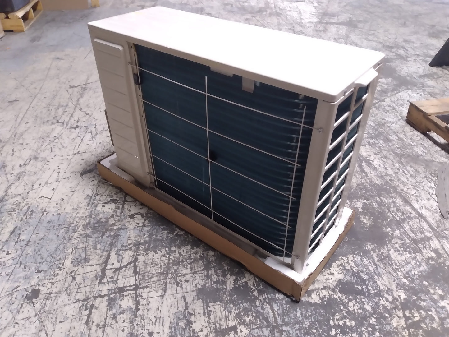 12,000 BTU Single Zone Outdoor Heat Pump Inverter Mini Split, 25 Seer, 208/230-60-1, R410A