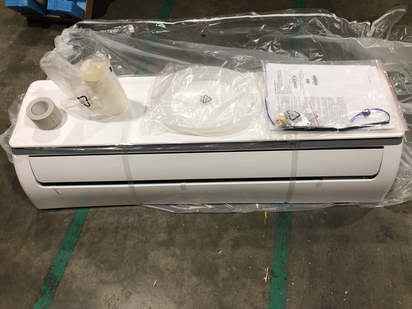 Unidad interior minisplit de pared alta con bomba de calor VRF de 12 000 Btu