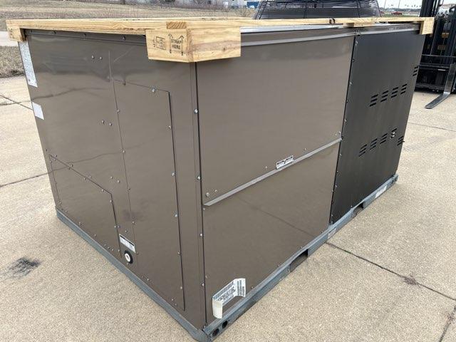 12.5 Ton Three-Stage Convertible Packaged Air Conditioning Unit, 11.2 EER, 208-230/60/3, R410A