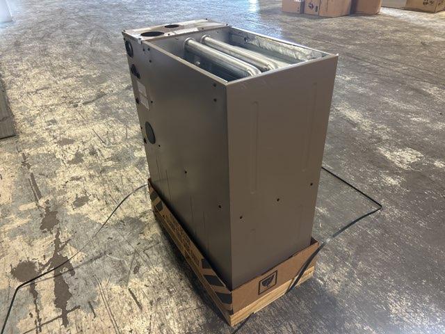 40,000 BTU 2-Stg Multiposition ECM Variable Speed Comm Compatible Gas Furnace 96% 115/60/1 CFM: 1033