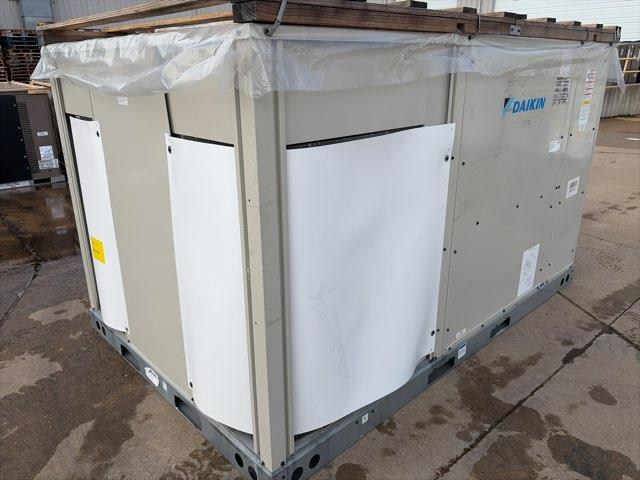 7.5 Ton Two-Stage Convertible Packaged Air Conditioning Unit, 11.2 EER, 575/60/3, R410A