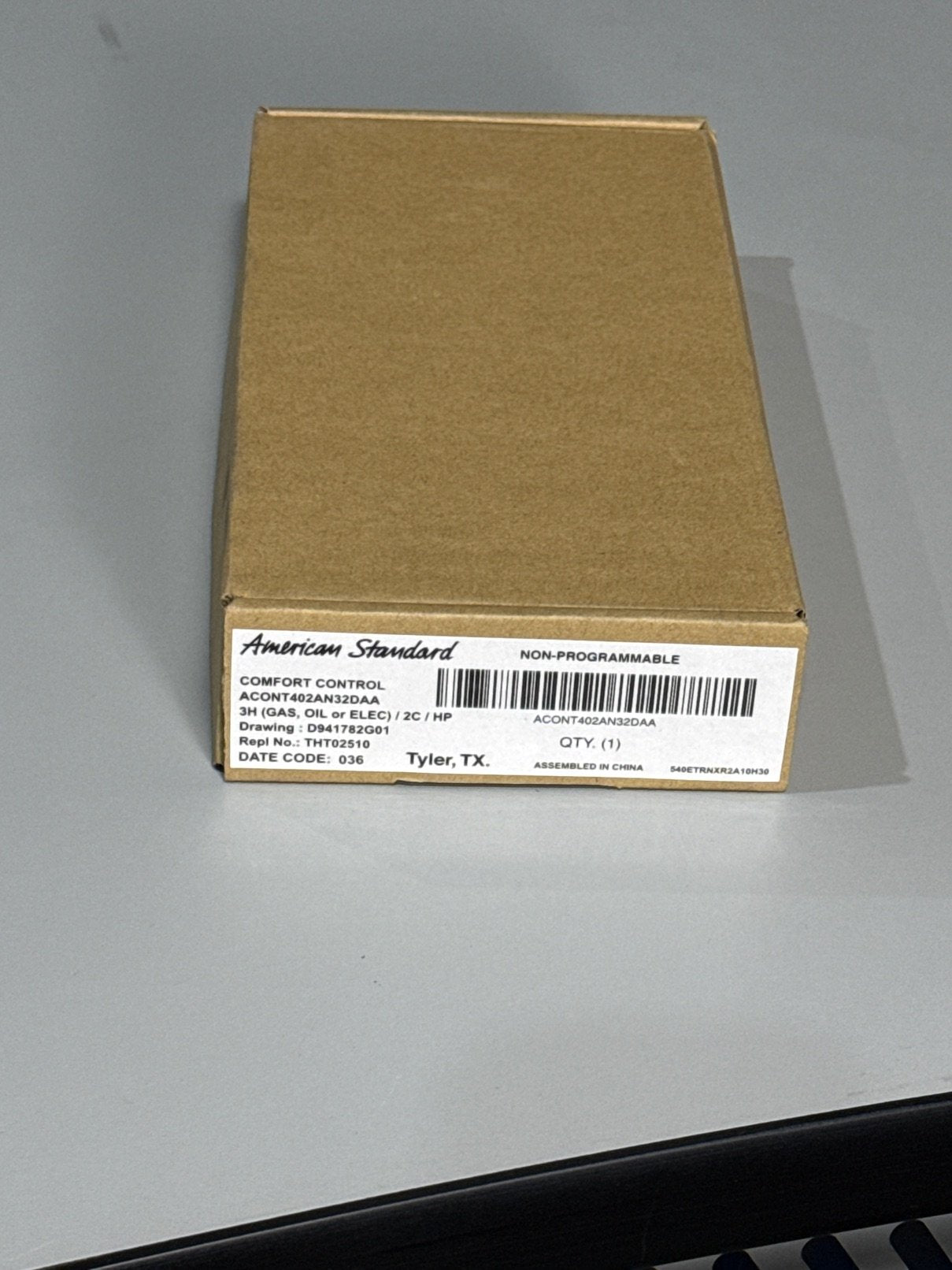 Non-Programmable 3 Heat/2 Cool 24 V Heat Pump/Conventional Thermostat