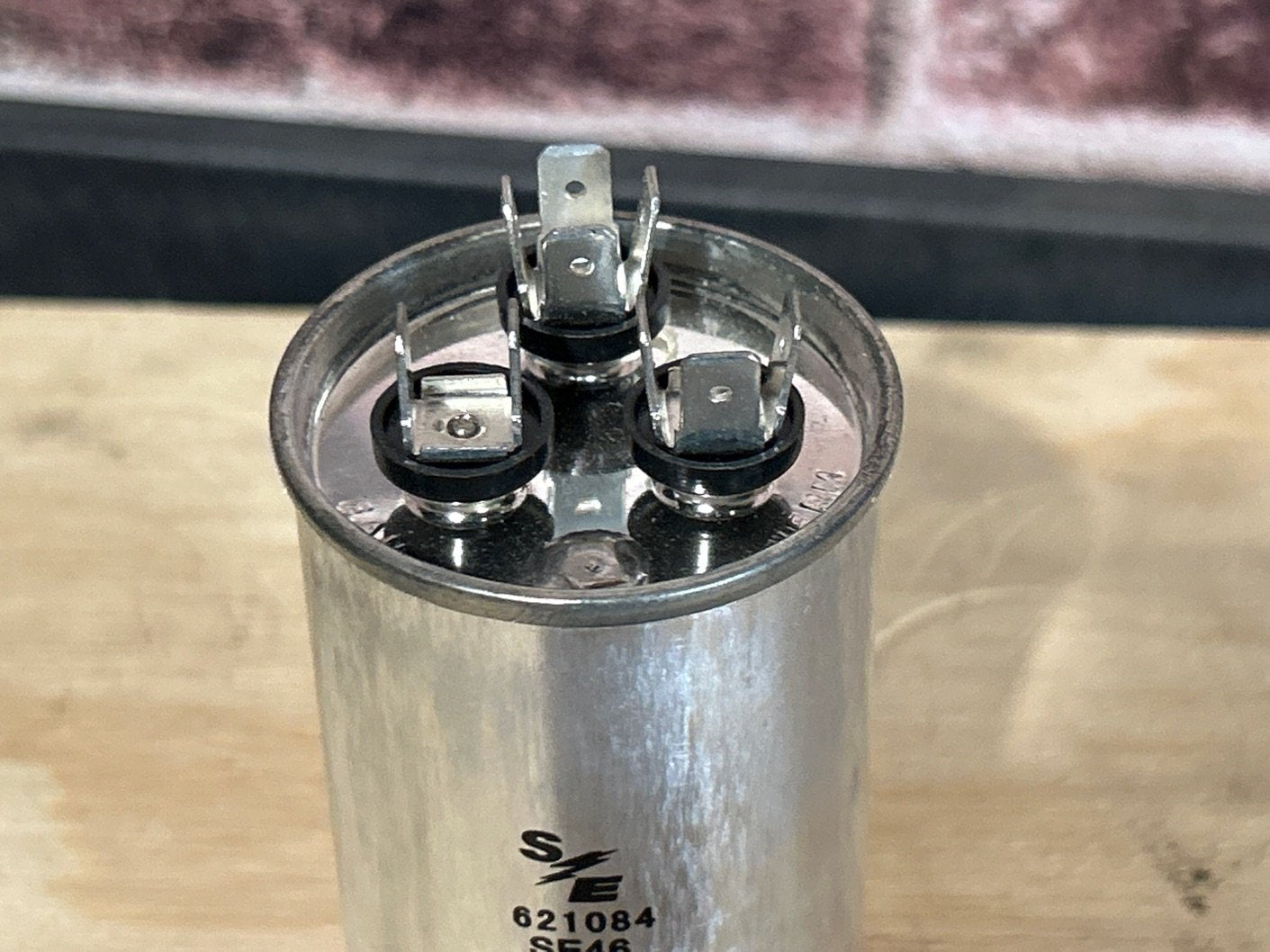 370 Vac, 30+7.5MFD 50/60 Hz, Round Capacitor