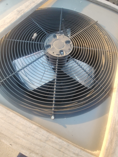 4 Ton Single-Stage Convertible Natural Gas/Electric Packaged Unit, 14 SEER, 208-230/60/3, R410A
