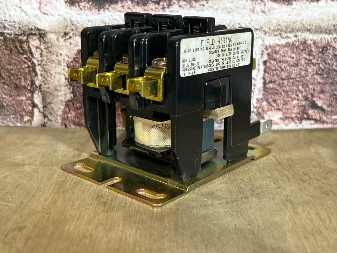 24 V, 50/60 Hz, 20 Amps 3 Pole Contactor