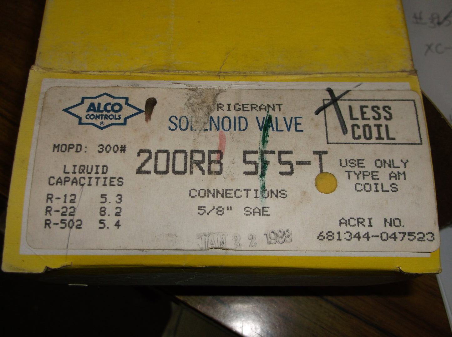 REFRIGERANT SOLENOID VALVE R-12, R-502 5/8" SAE (LESS COIL)