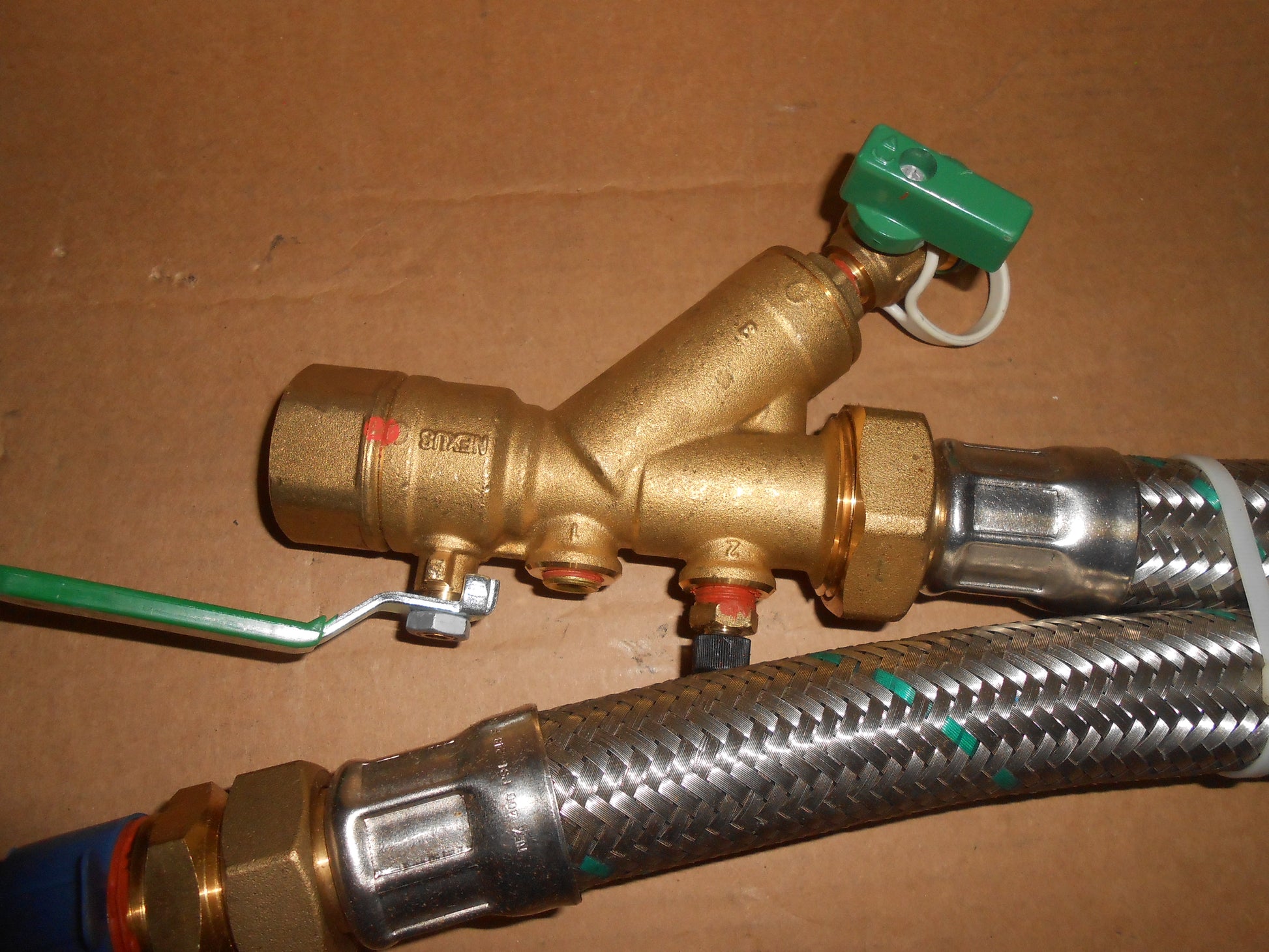1" x 24" 9GPM HOSE ASSEMBLY KIT WITH ISOLATION VALVE, AUTO FLOW REGULATOR AND STRAINER