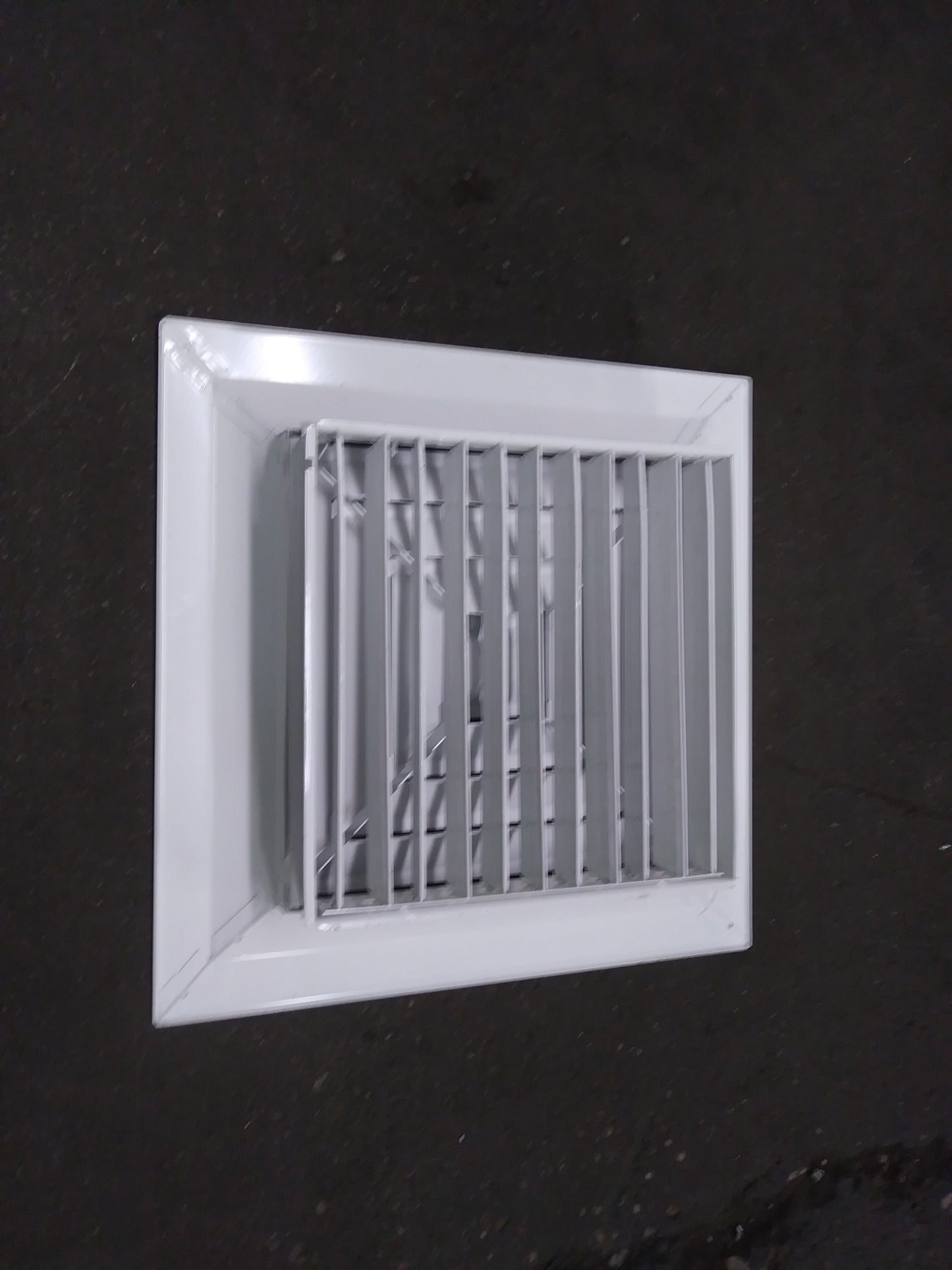 12" X 12" STEEL/WHITE LOUVERED CEILING DIFFUSER W/OBD