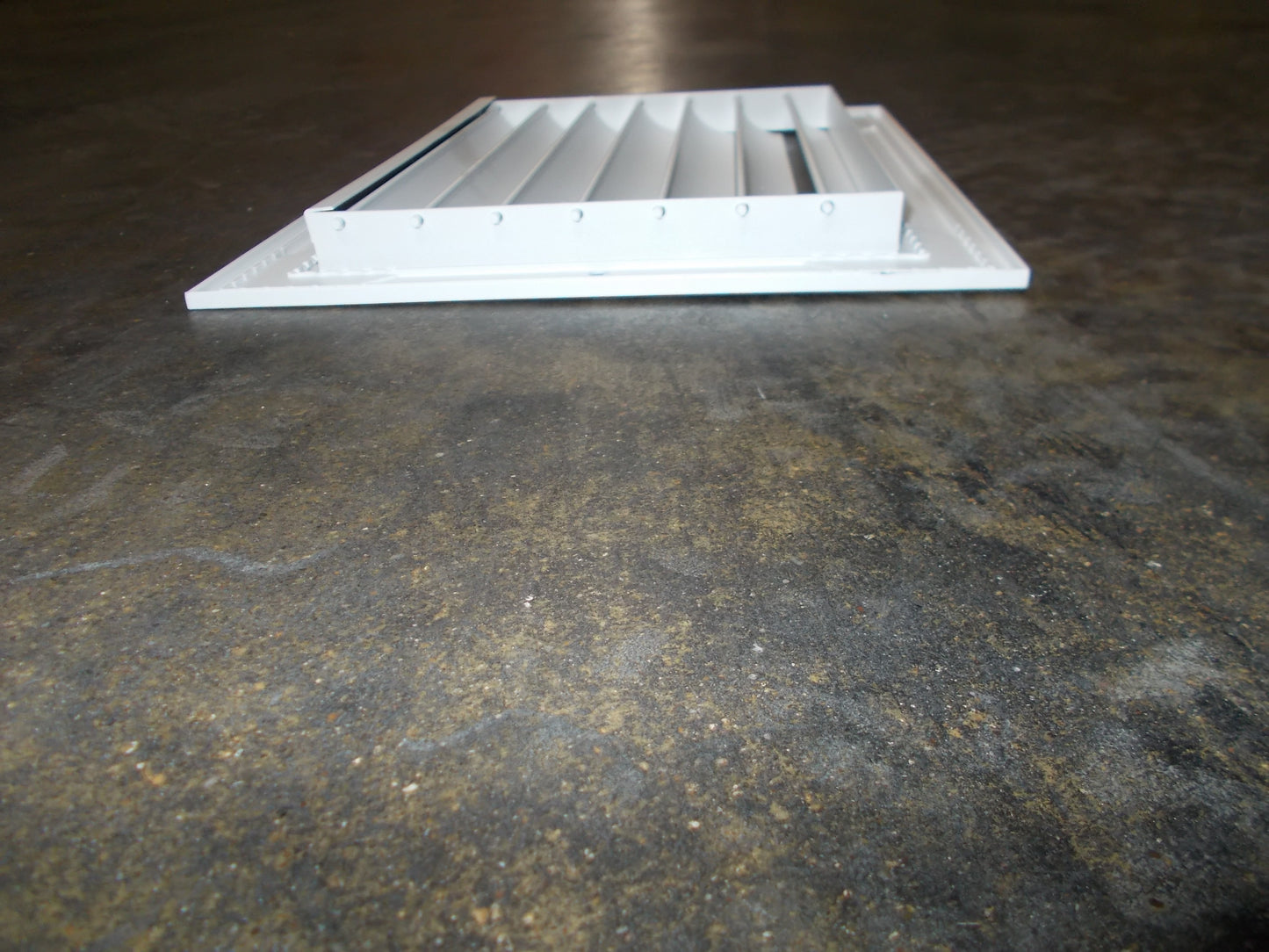 10" X 8" ALUMINUM/WHITE 1-WAY ADJUSTABLE CURVED BLADE DIFFUSER