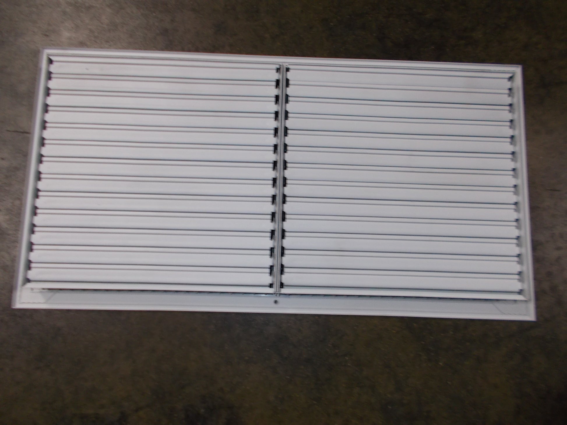 28" X 14" ALUMINUM/WHITE BAR TYPE GRILLE W/MS