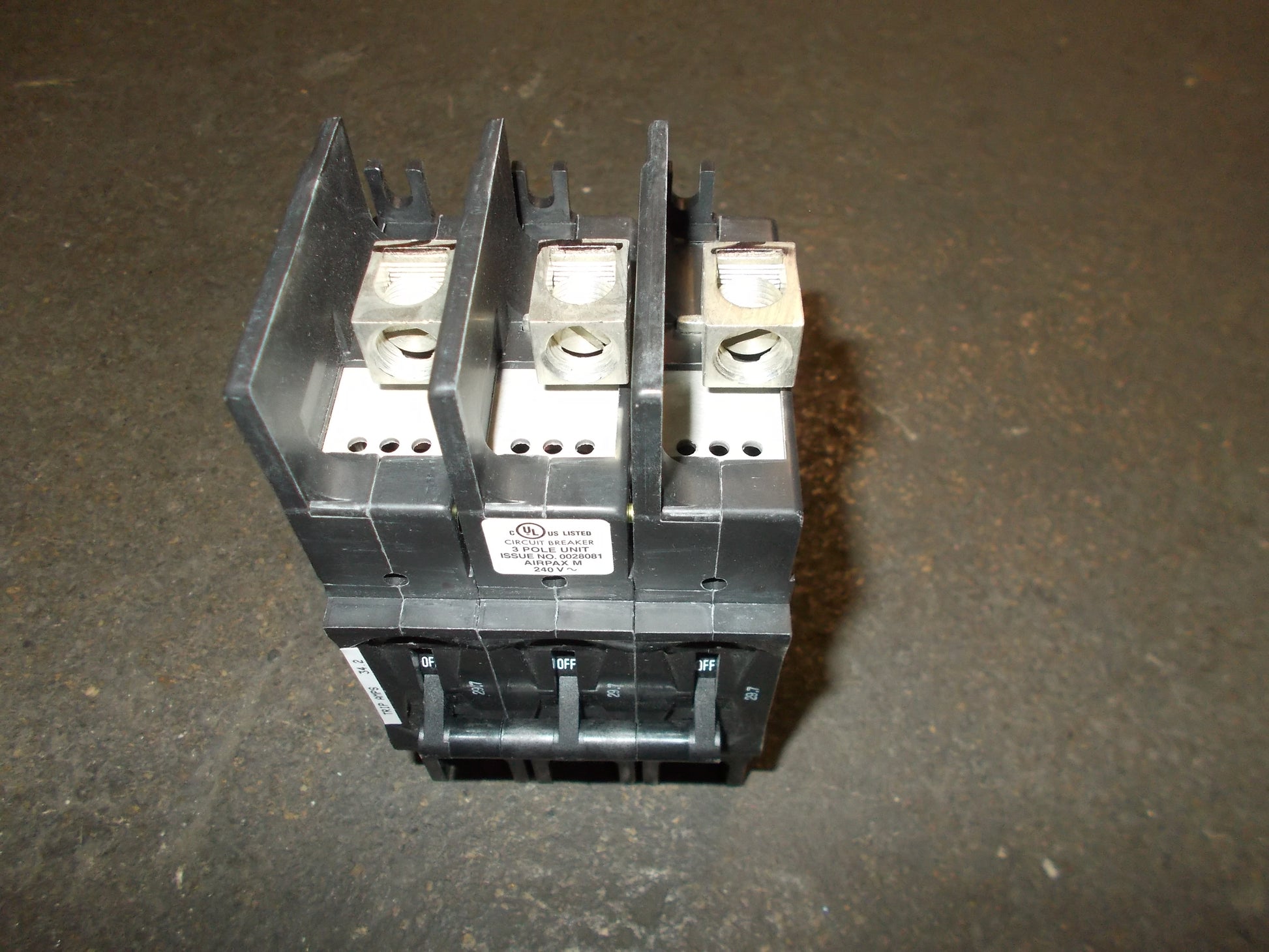 3 POLE  29.7 AMP "209 MULTI-POLE" SERIES HYDRAULIC MAGNETIC CIRCUIT BREAKER PROTECTOR 240/50-60/1 OR 3