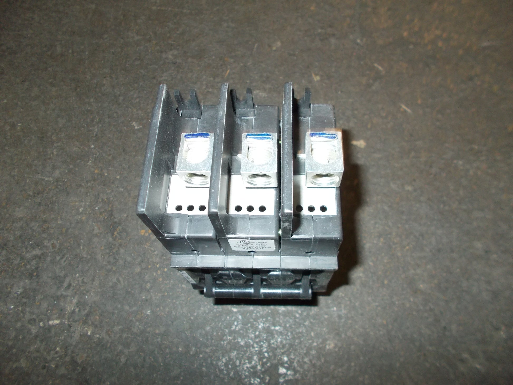 3 POLE 27.7 AMP "209 MULTI-POLE" SERIES HYDRAULIC MAGNETIC CIRCUIT BREAKER PROTECTOR 240/50-60/1 OR 3 
