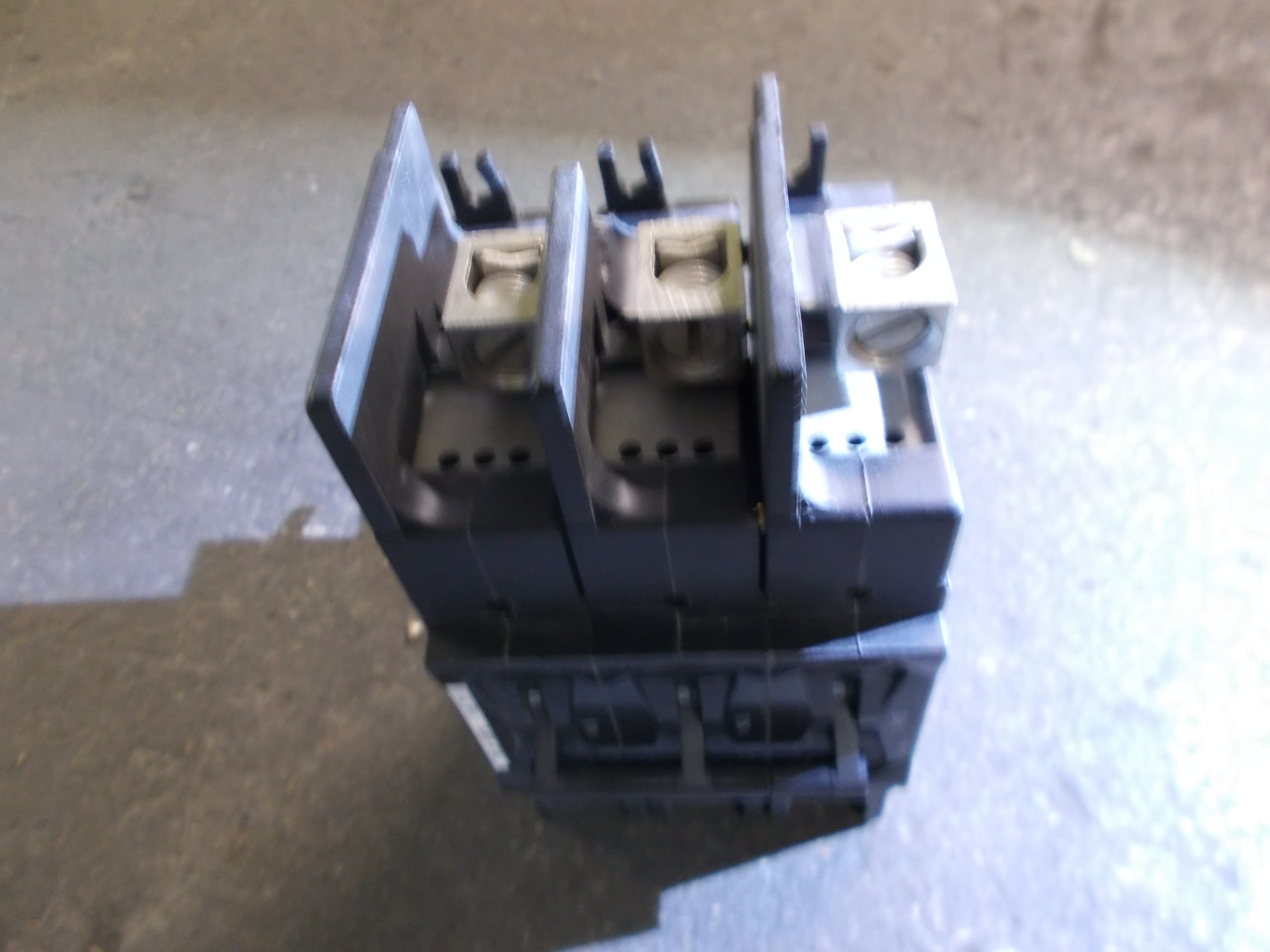 3 POLE 14.5 AMP "219 MULTI-POLE" SERIES HYDRAULIC MAGNETIC CIRCUIT BREAKER PROTECTOR/FOR MANUAL MOTOR CONTROLLER APPLICATIONS 480/50-60/1 OR 3