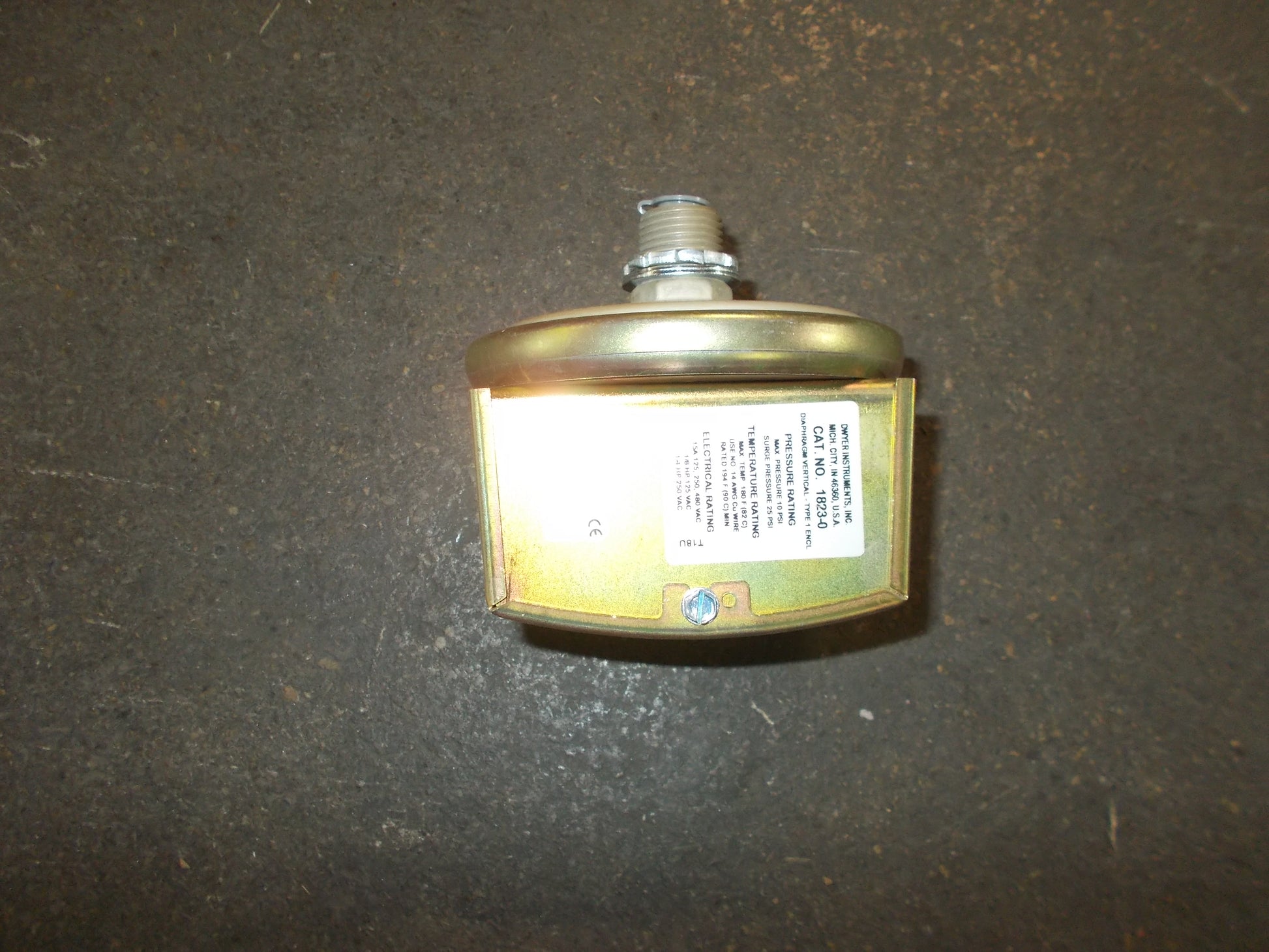 "1800" SERIES LOW DIFFERENTIAL PRESSURE SWITCH, 120-125-250-480VAC/60  0.15"-0.5" w.c.