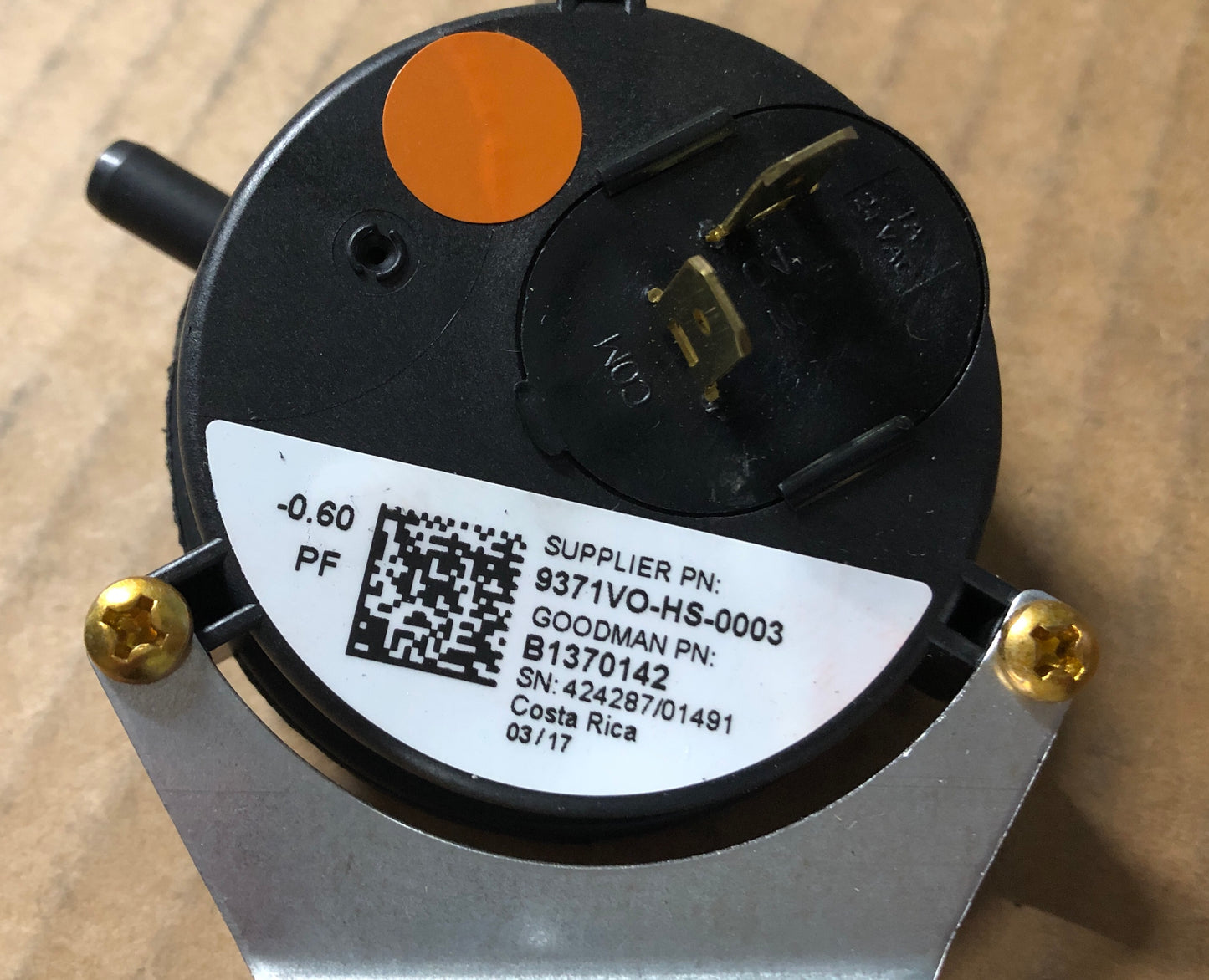 '-0.60 WC SINGLE PORT PRESSURE SWITCH/W MOUNTING BRACKET