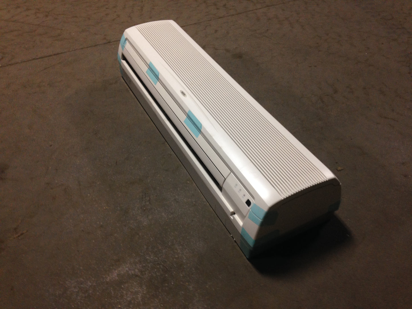 25,200 BTU WALL MOUNTED DUCTLESS INDOOR MINI-SPLIT AIR CONDITIONER UNIT, 14.9 SEER 208-230/60/1 R-410A CFM 559