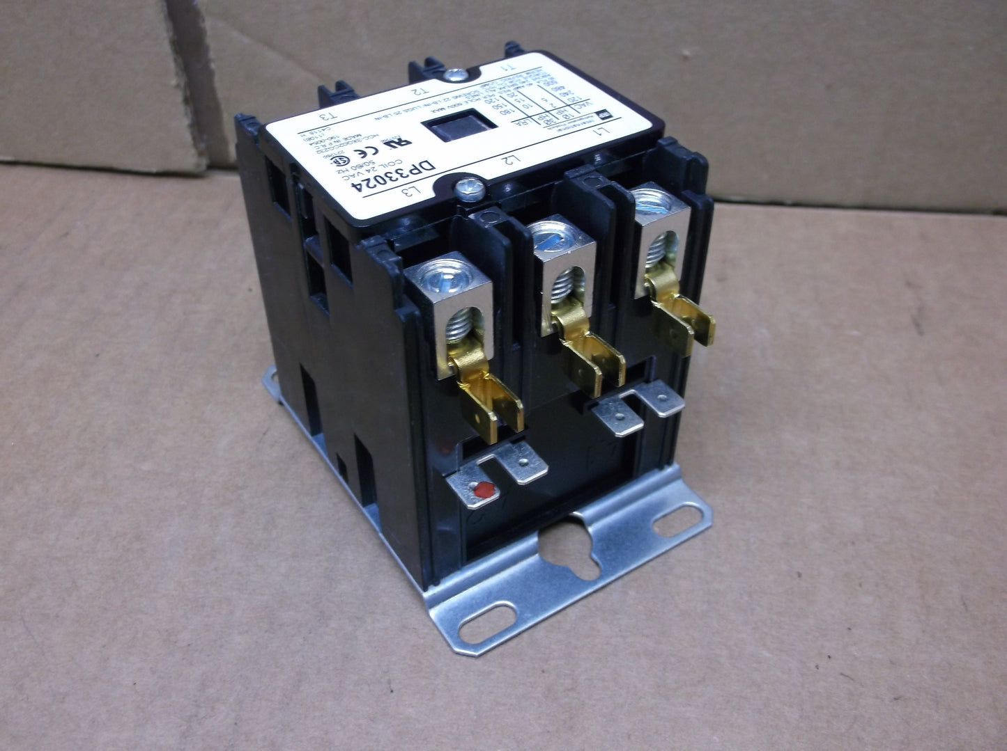 3 POLE 30 AMP CONTACTOR, COIL:24VAC, HERTZ:50/60, 600V MAX