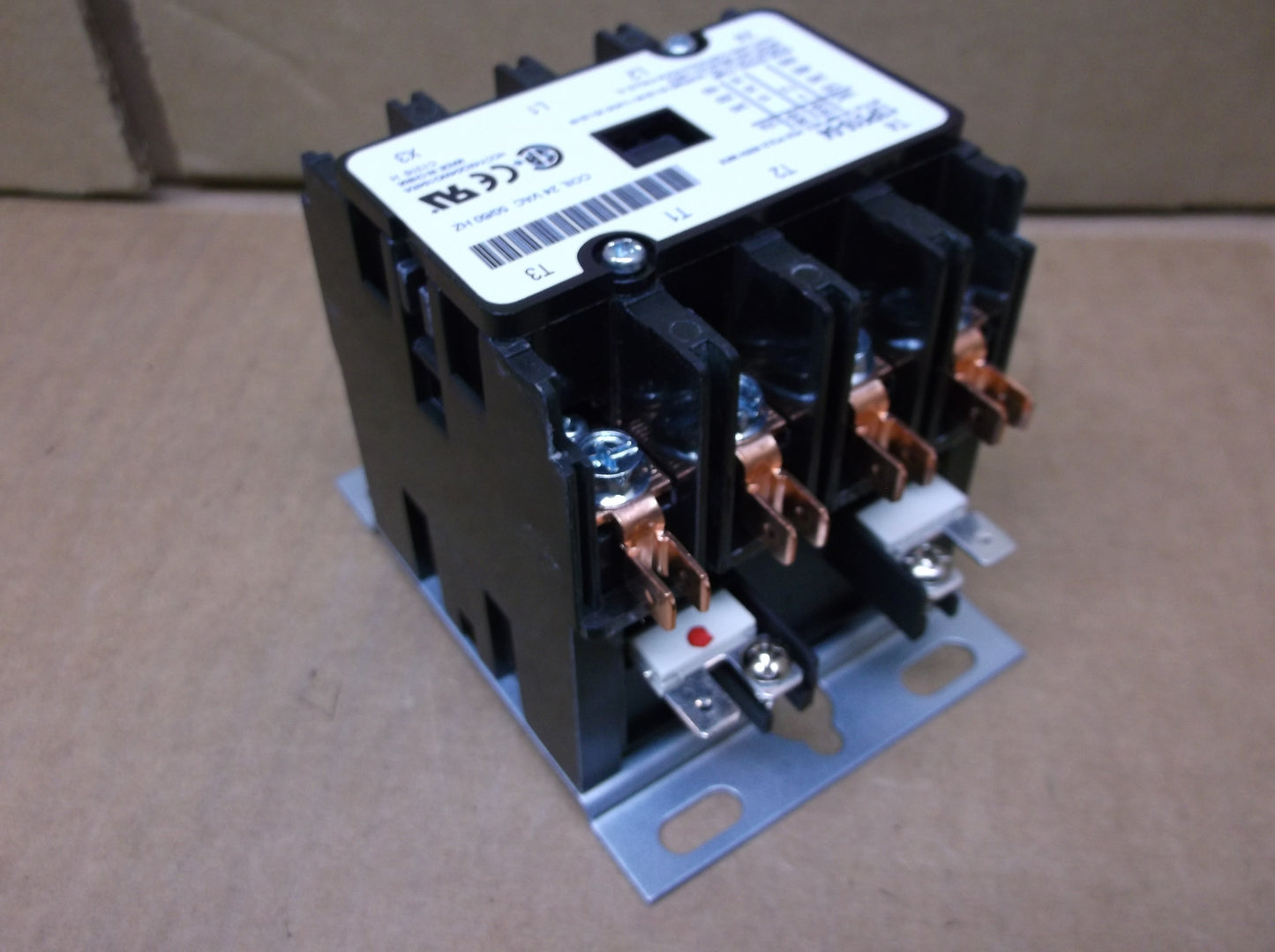 4 POLE 40 AMP CONTACTOR, COIL:24VAC, HERTZ:50/60, 600V MAX