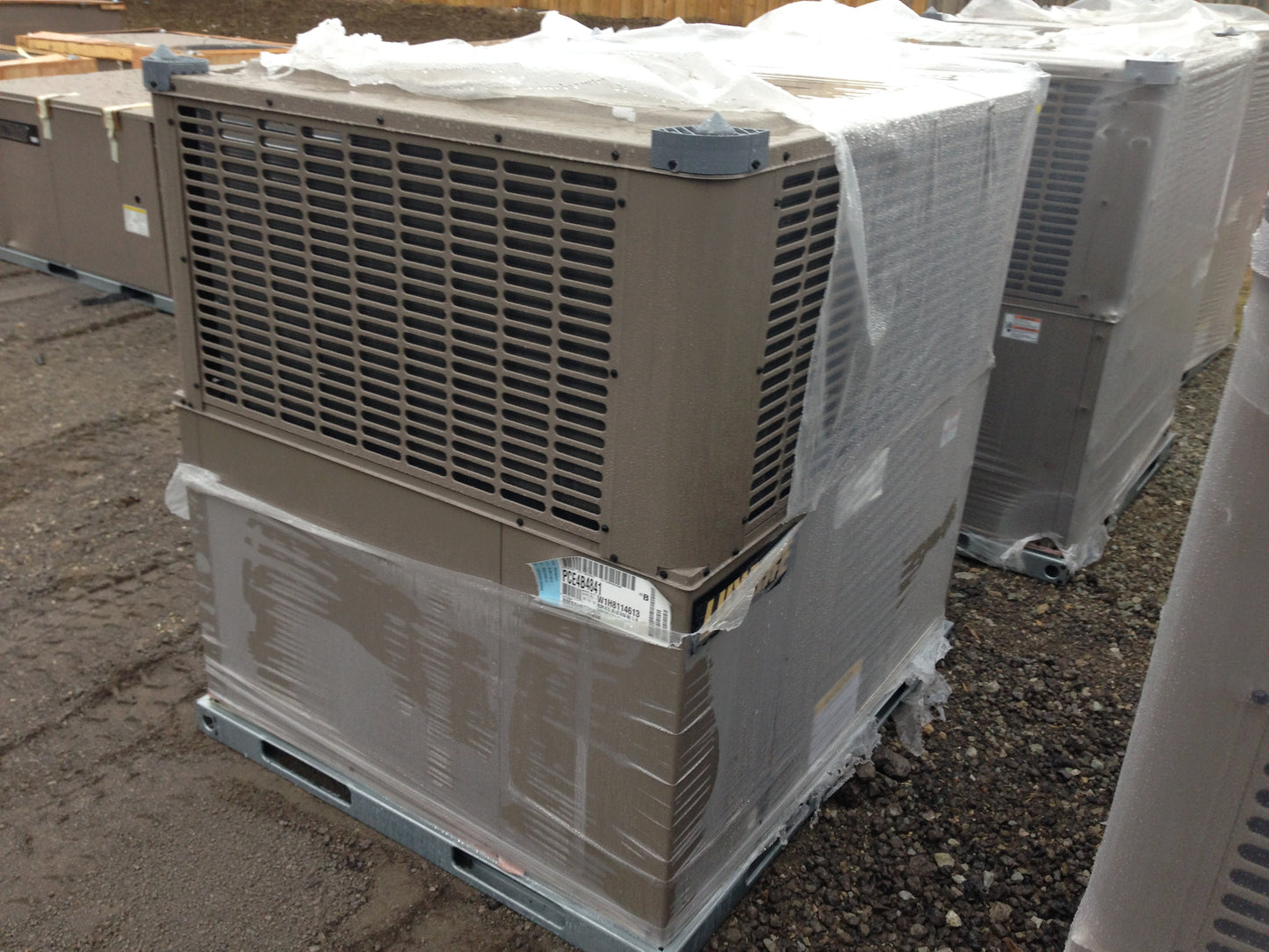 4 TON CONVERTIBLE PACKAGED AIR CONDITIONER UNIT, 14 SEER 460/60/3 R-410A