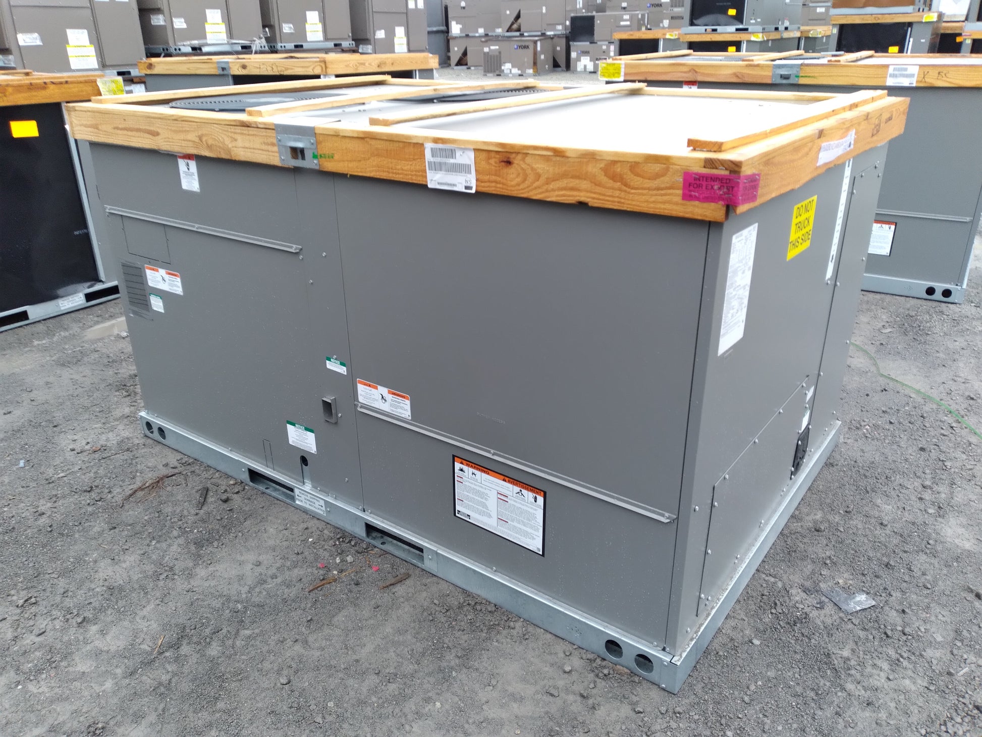 8-1/2 TON 2 STAGE CONVERTIBLE NATURAL GAS/ELECTRIC PACKAGED UNIT, 11 EER, 380/415/60/3, R410A