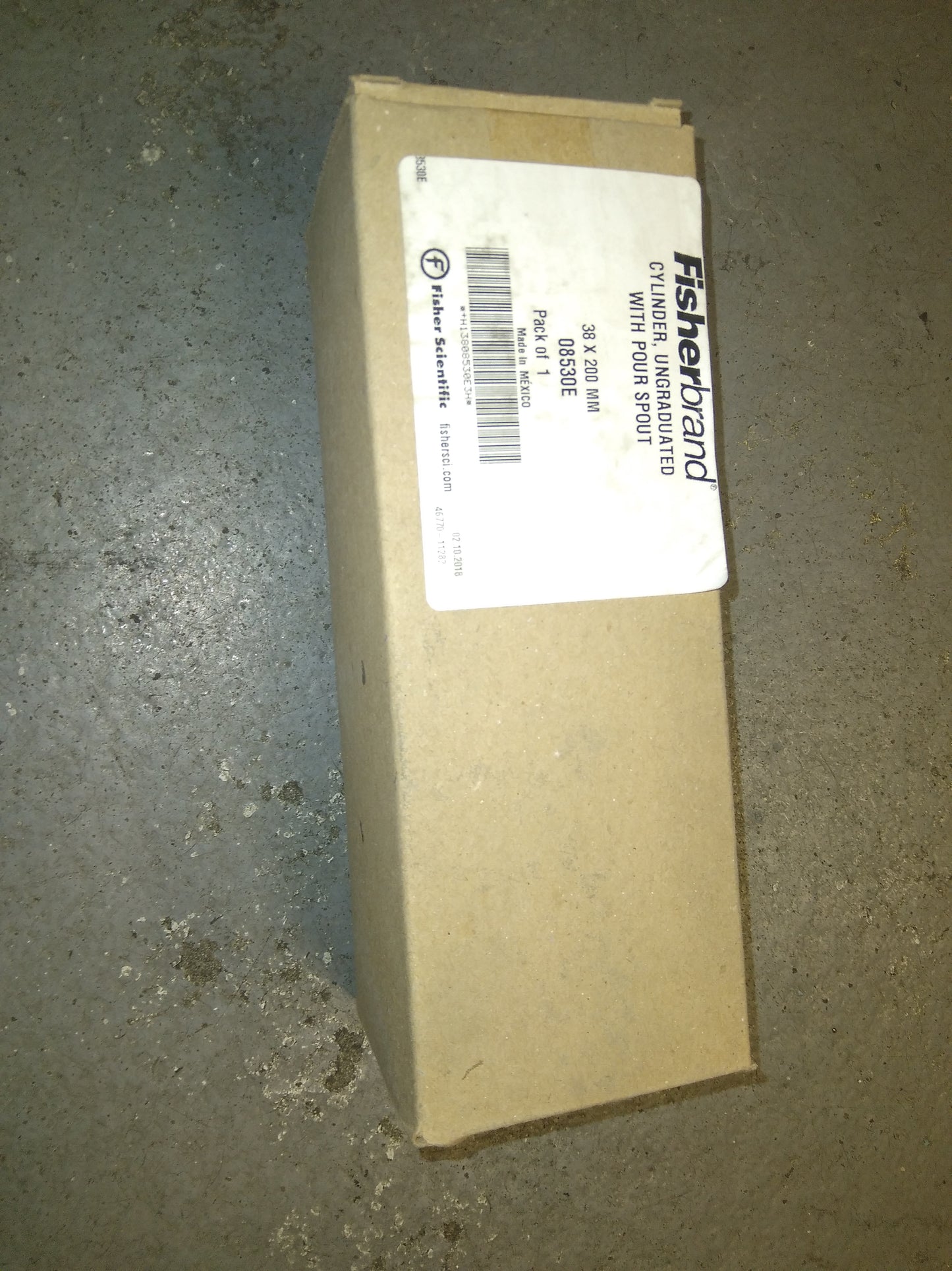 UNGRADUATED CYLINDER WITH POUR SPOUT