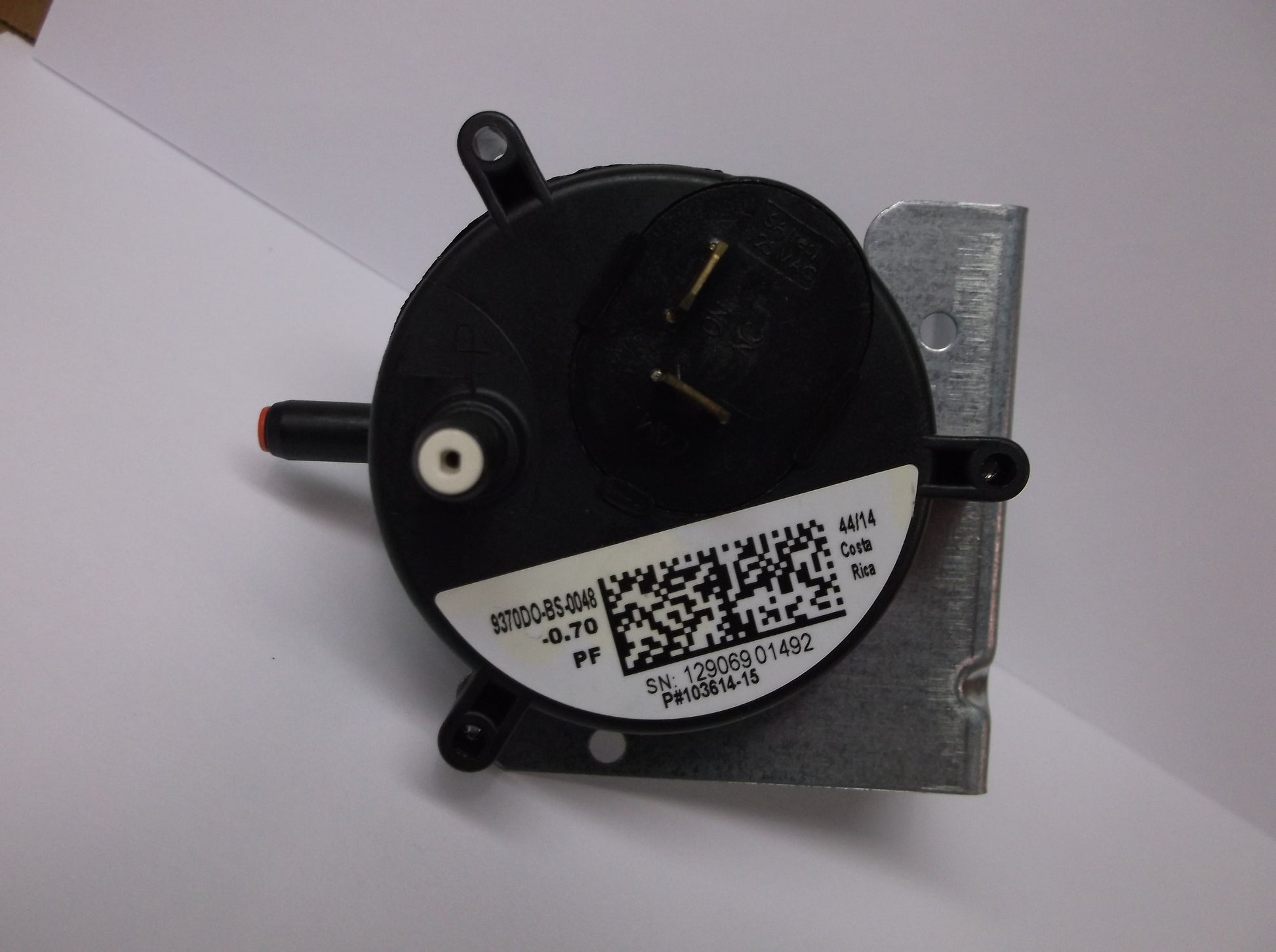 PRESSURE SWITCH ASSEMBLY  125VAC  -0.70" WC, 