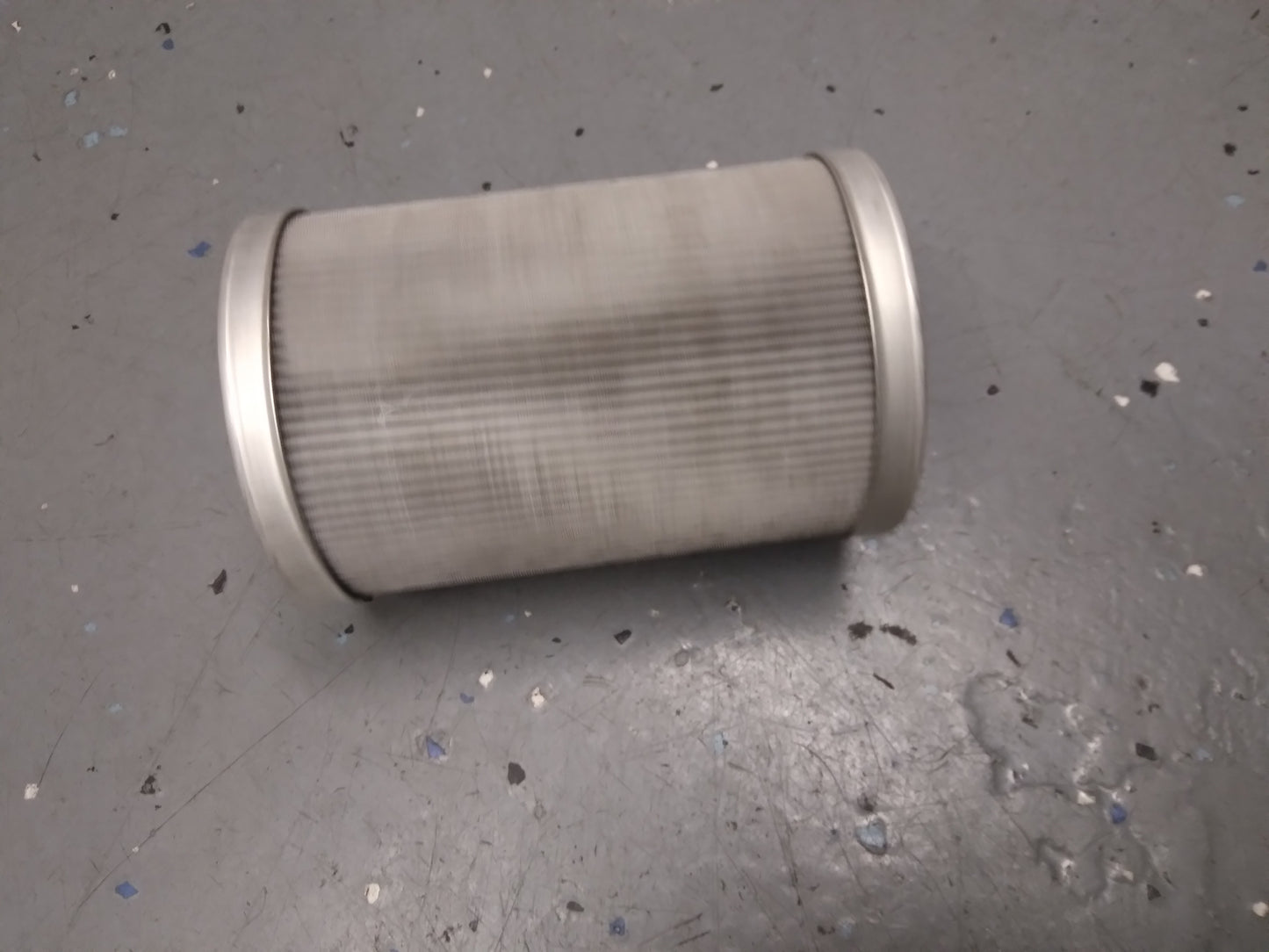 STRAINER 3.72"OD 5.50"H