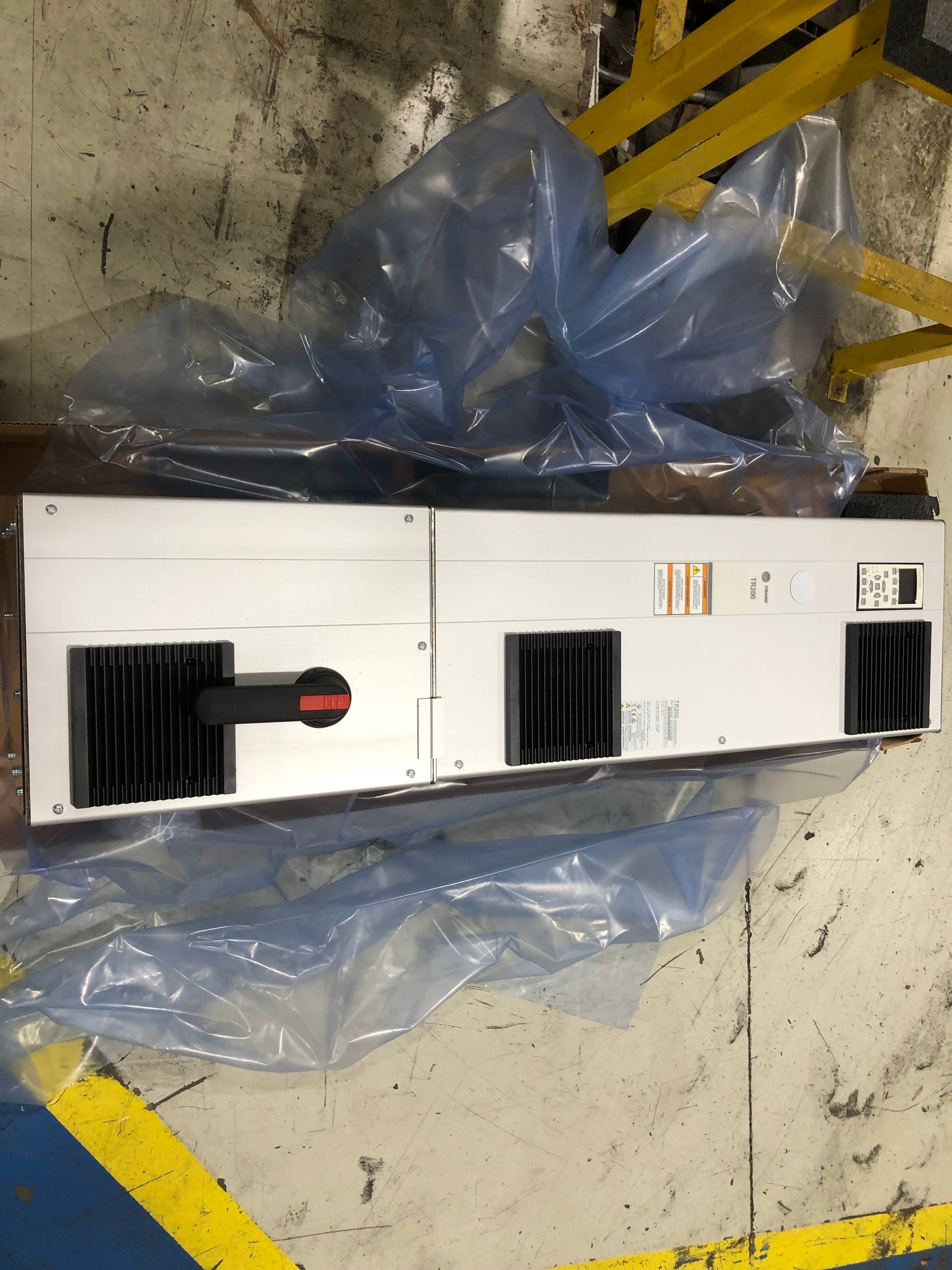 "TR200 SERIES" VARIABLE FREQUENCY DRIVE 380-480/50-60/3