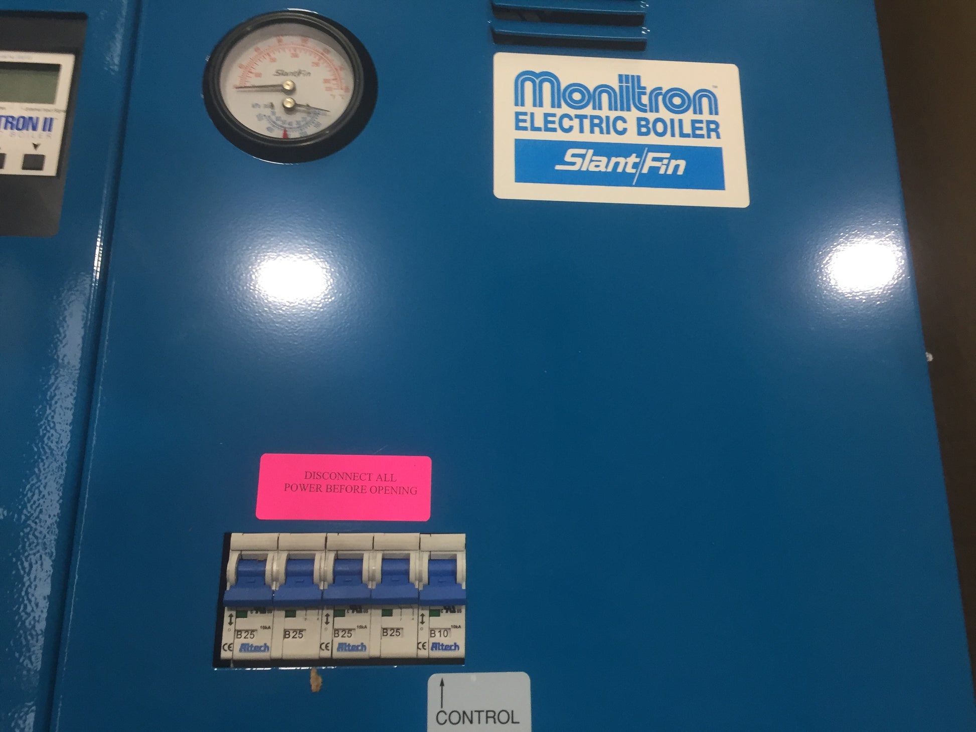 8 KW CAST-IRON ELECTRIC HOT WATER BOILER, 240/60/1