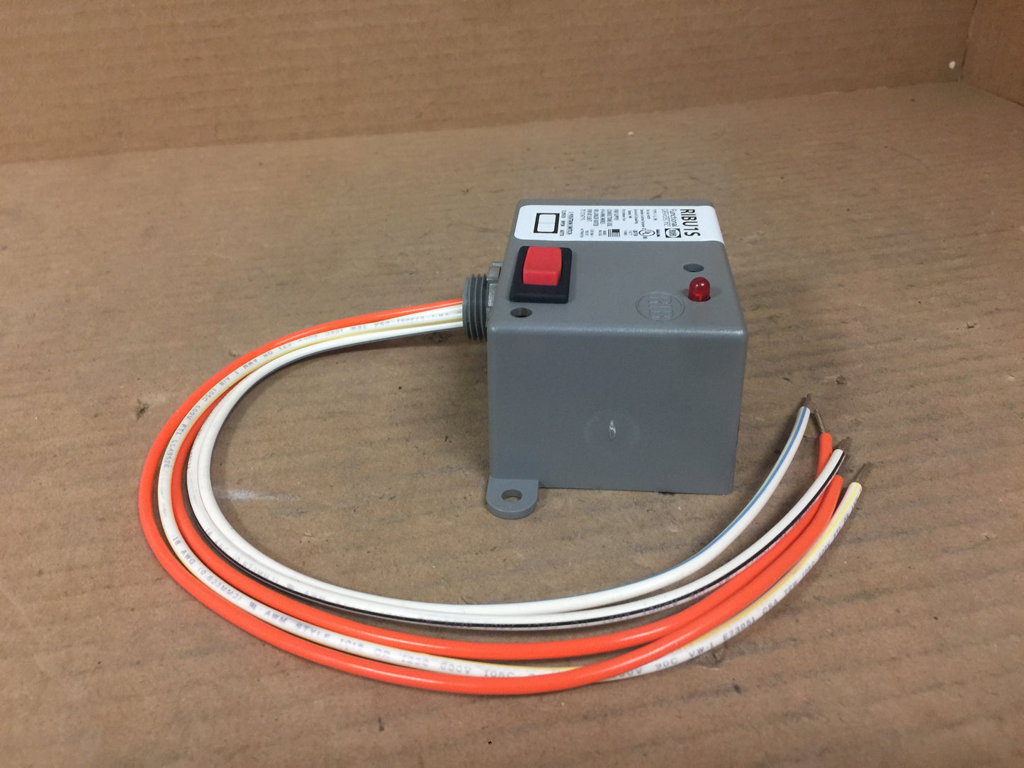 ENCLOSED RELAY 10 AMP SPST & OVERRIDE W/ 10-30 VAC/DC/120 VAC COIL