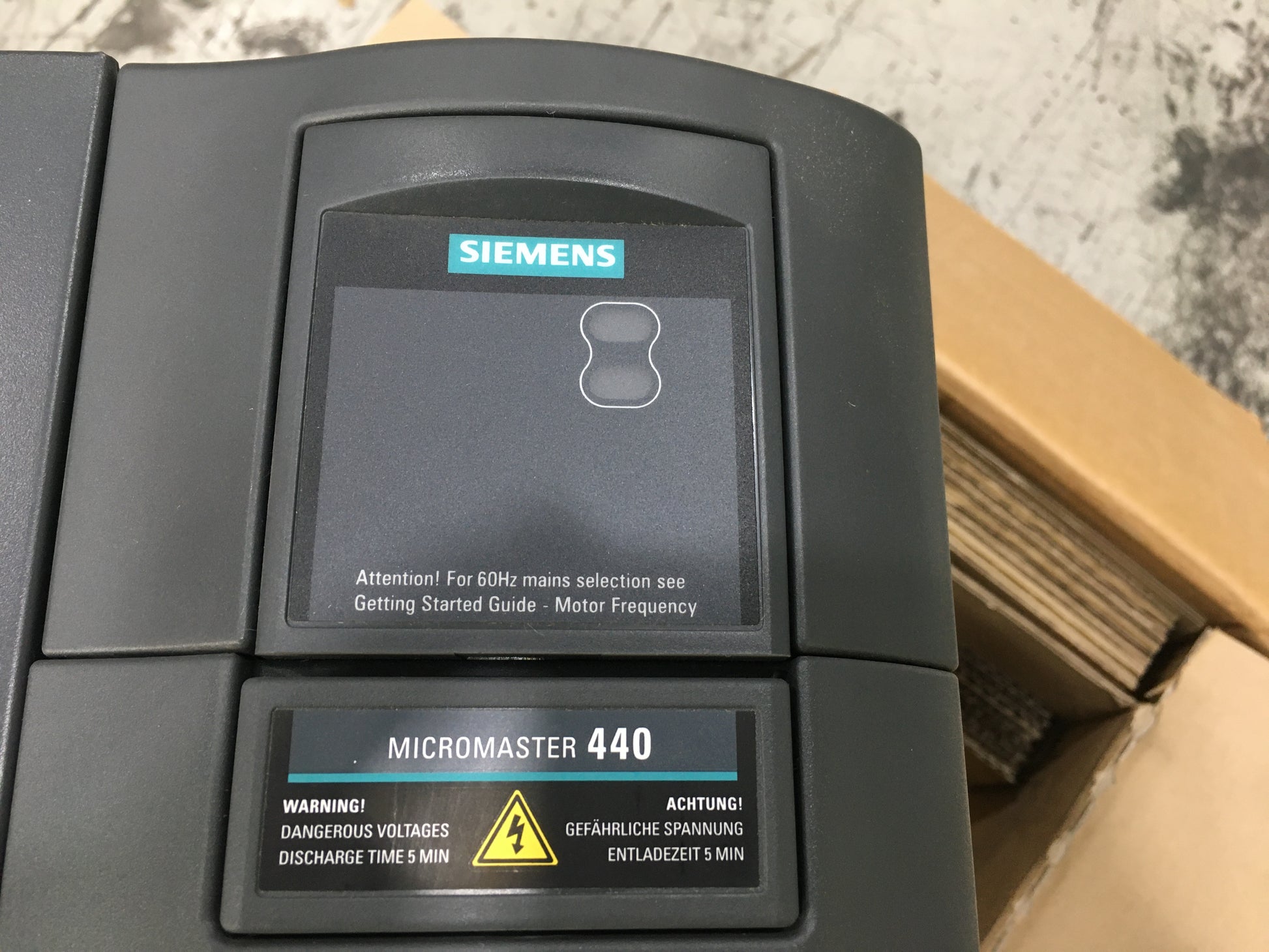 MICROMASTER 440 20 HP VARIABLE FREQUENCY DRIVE 200-240/47-63/3 50 AMP
