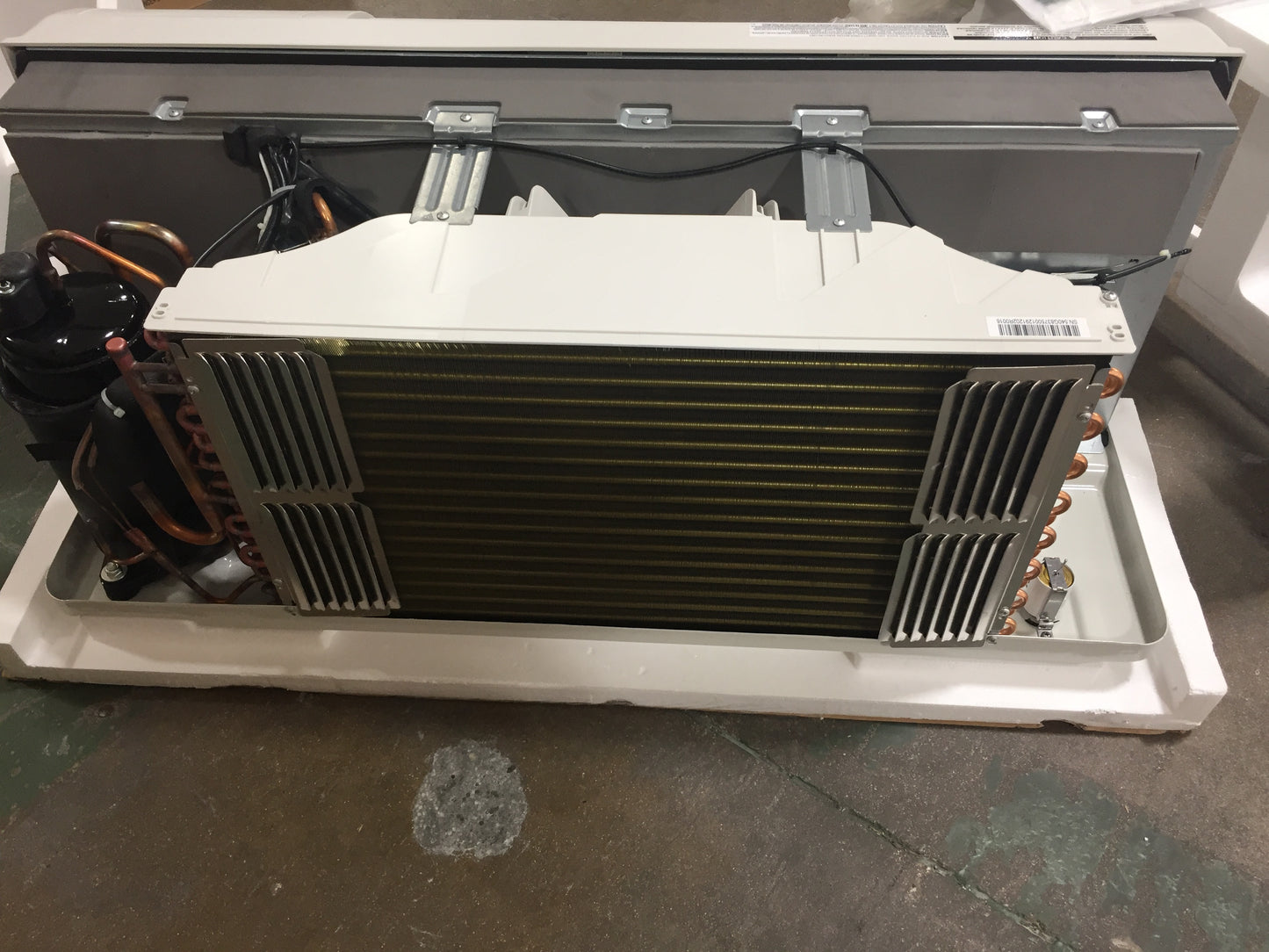 9,000 BTU HIGH EFFICIENCY PACKED TERMINAL AIR CONDITIONING UNIT WITH 3KW ELEC HEAT, VOLTS:208/230, HERTZ:60, PHASE: 1