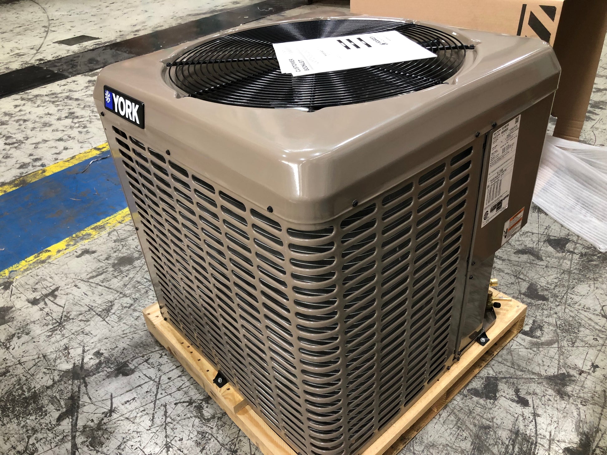1-1/2 TON SPLIT SYSTEM AIR CONDITIONING UNIT, 17 SEER, 208/230-60-1, R410A