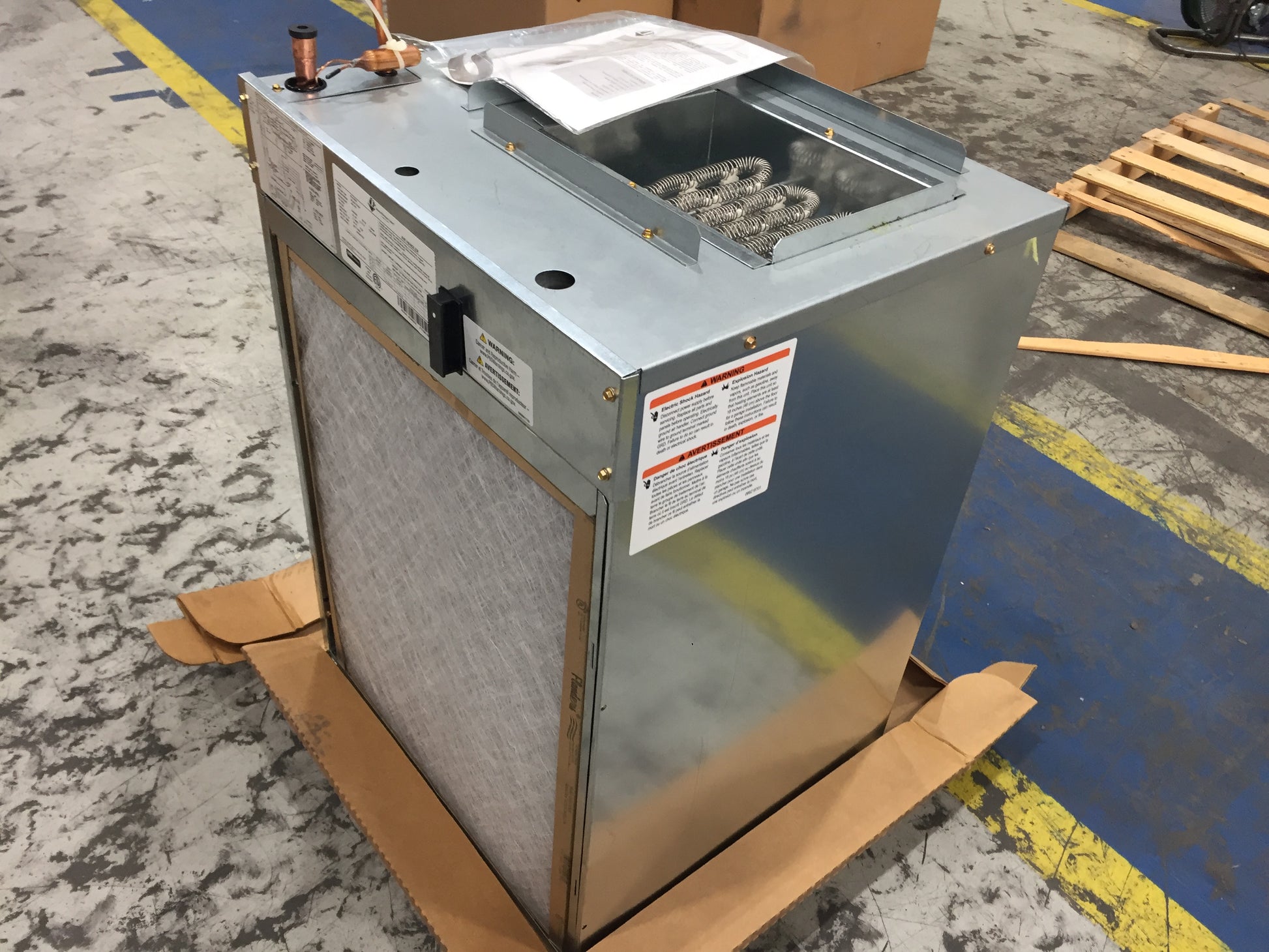 2.5 TON AC/HP UPFLOW/HORIZONTAL WALL MOUNT AIR HANDLER WITH 7.5 KW HEAT KIT; 208/240/60/1, R-410A