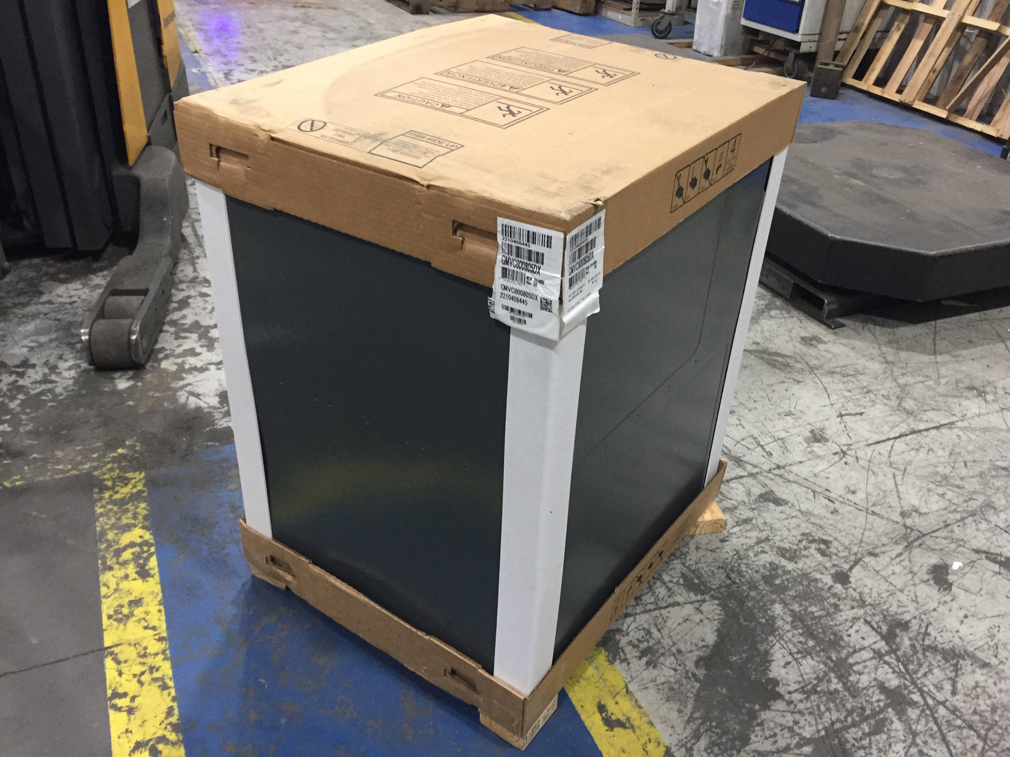 80,000 BTU TWO-STAGE UPFLOW/HORIZONTAL COMMUNICATING COMPATIBLE ECM VARIABLE SPEED GAS FURNACE 80% AFUE 115/60/1 CFM: 2000