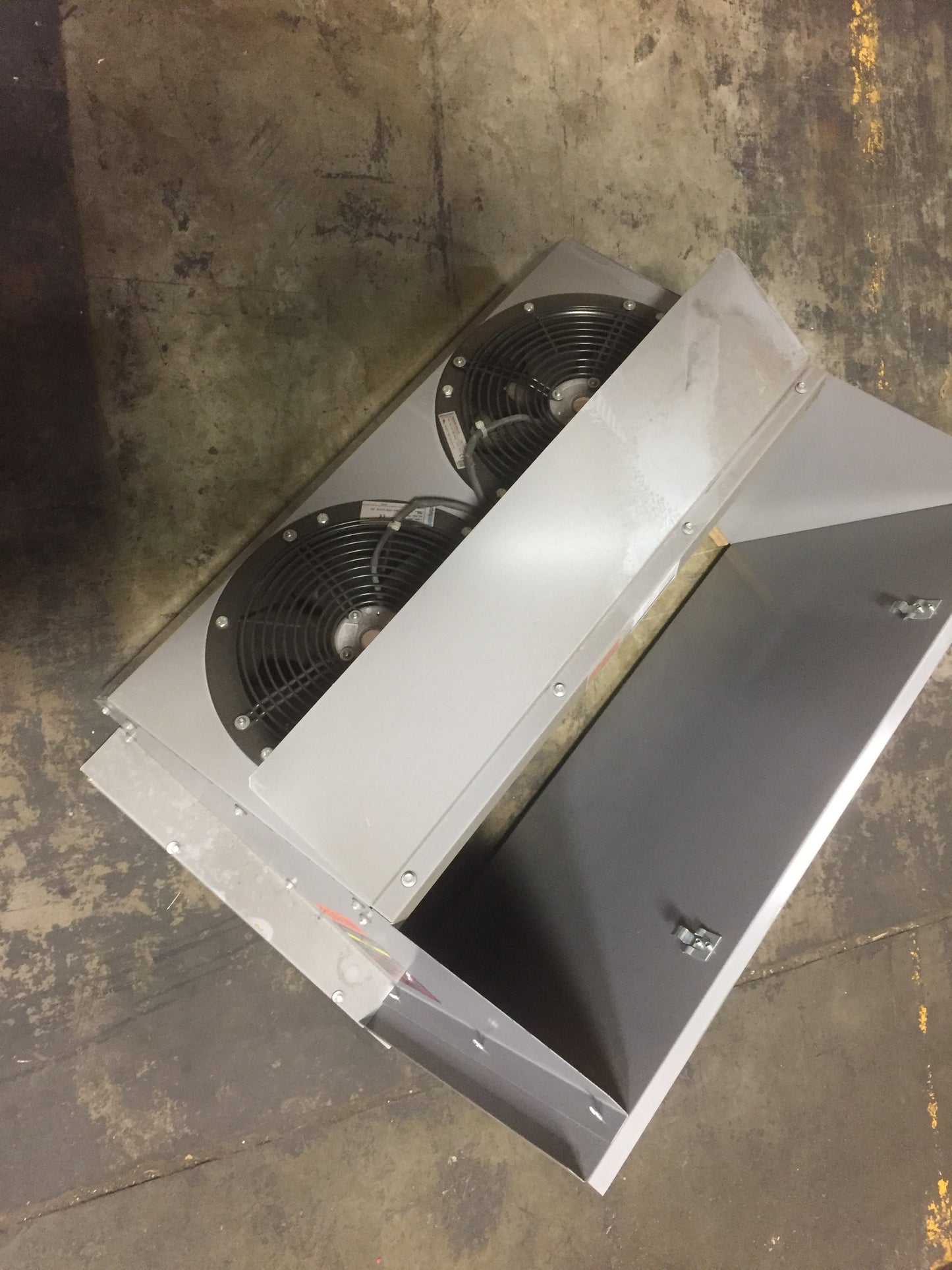 ESCAPE DE POTENCIA VERTICAL DE 2 VENTILADORES 460 VOLTIOS 1 FASE