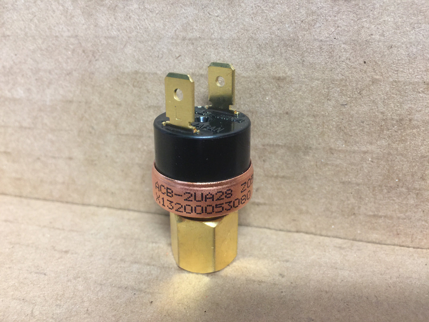 Pressure Control Switch; Open 90 PSIG, Close 180 PSIG, 90OP/180Cl