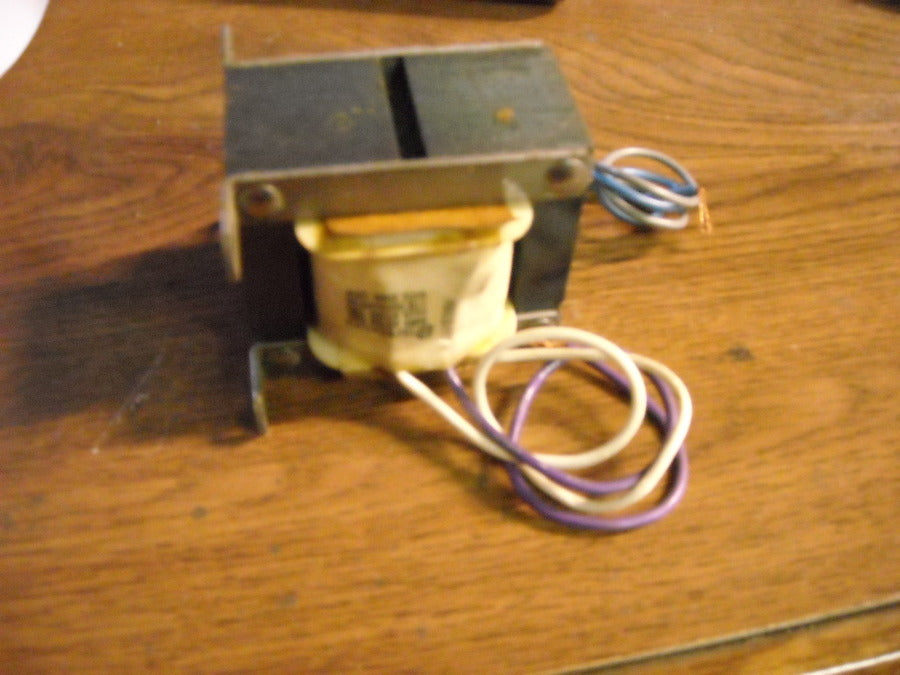 Transformador reductor de 575 V a 460 V.