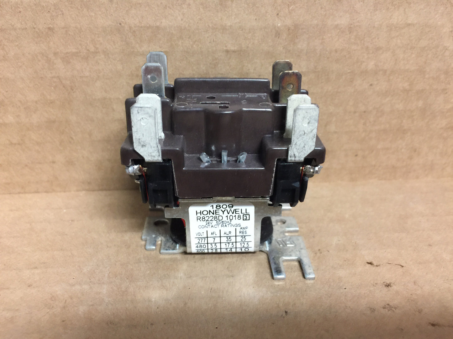 DPST Relay; Coil: 24 V, 50/60 Hz