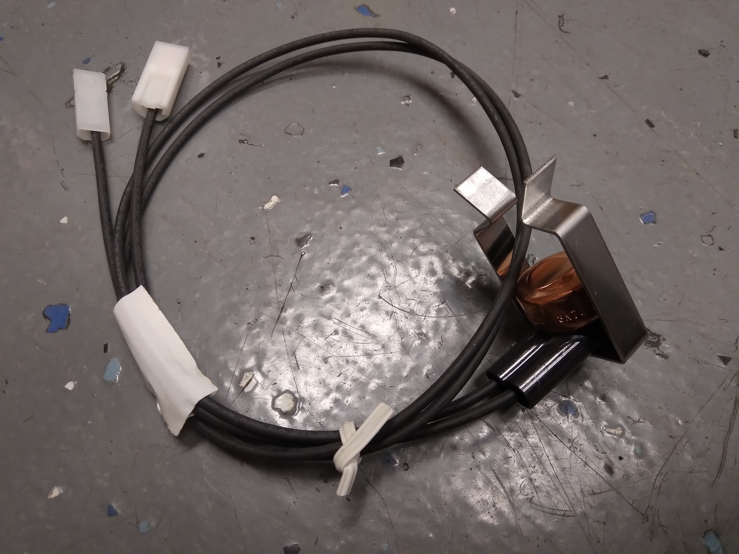 Fixed Temp Thermostat with 1/2" Tube Bracket 230F Closed 180F Open 10A 240V