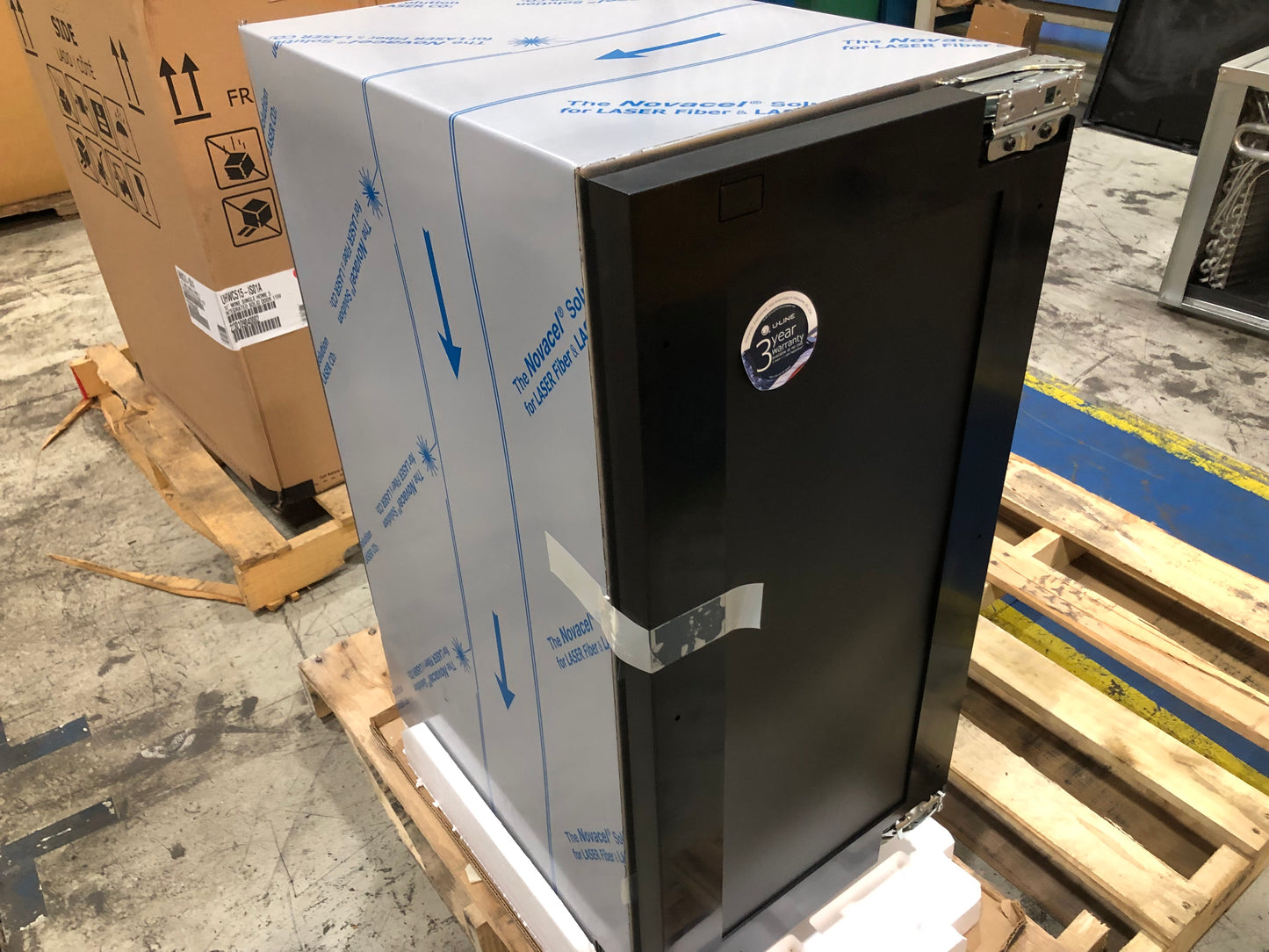 15" 5 Class Series Intergrated Solid Undercounter Wine Captain - Reversible Hinge Stainless Steel