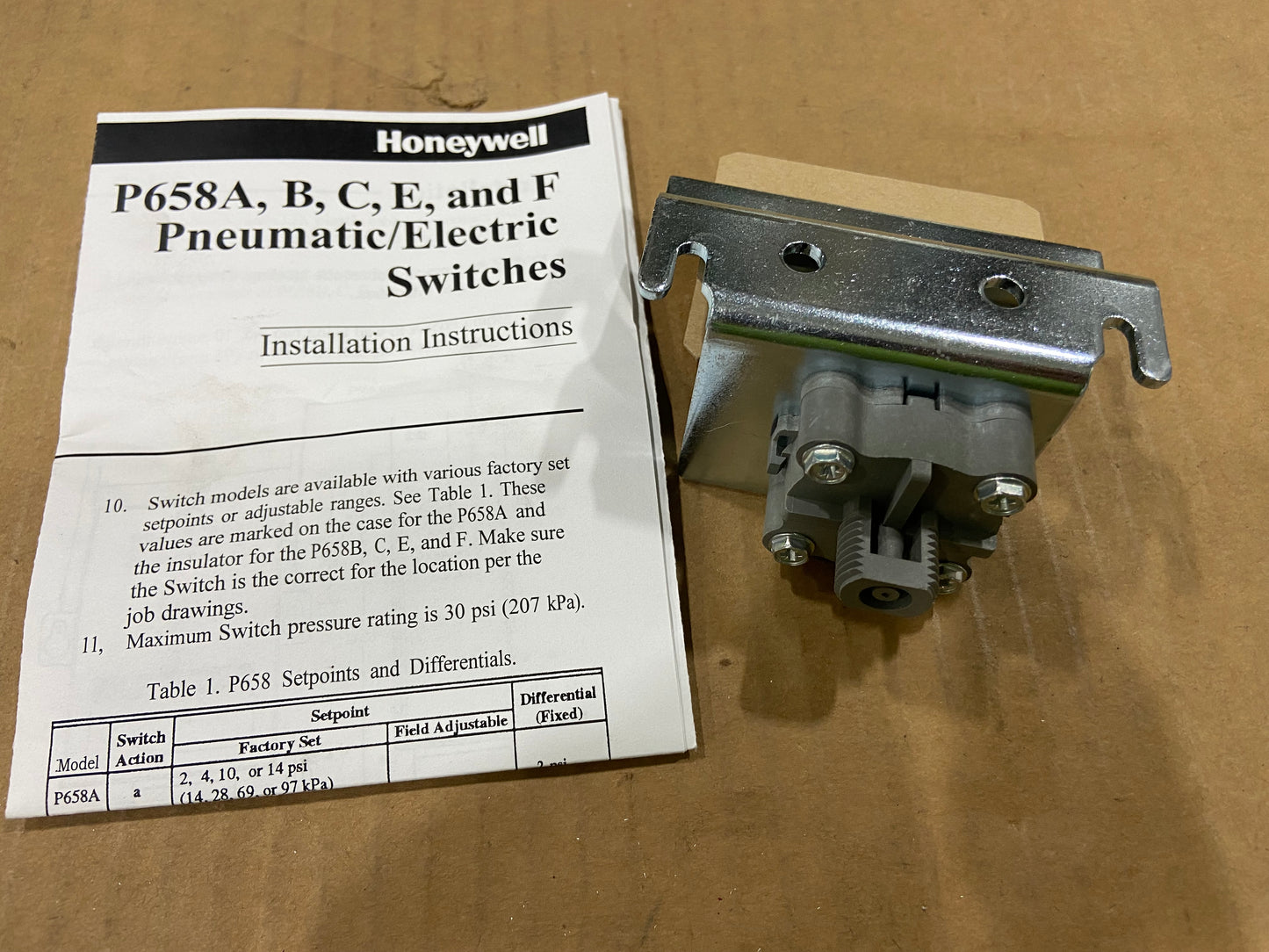 Pneumatic/Electric Relay Set Point 10PSI 25Amp 125/250/277/480 Volt