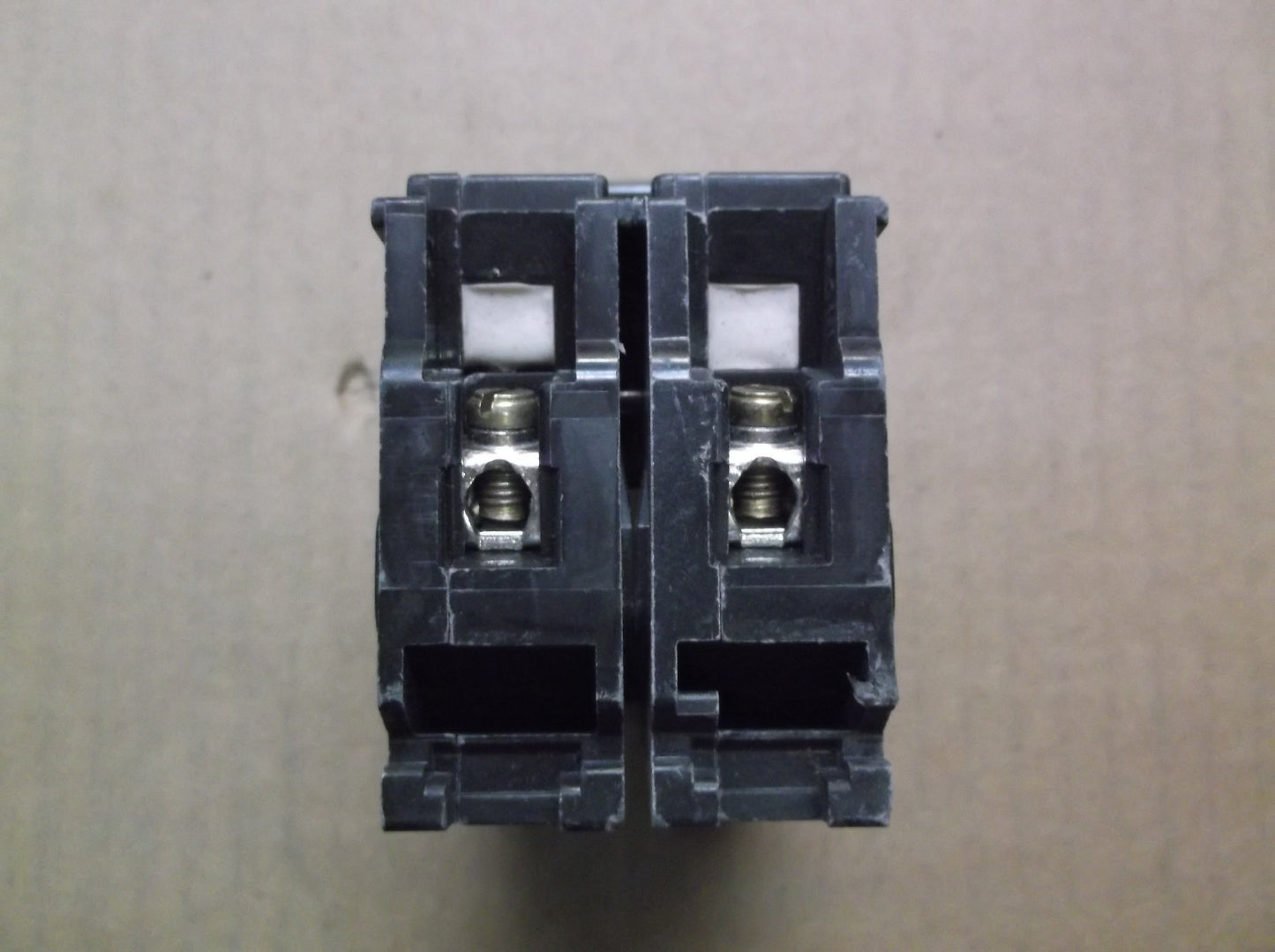 Disyuntor de 2 polos de 50 amperios, 120 V-240 V