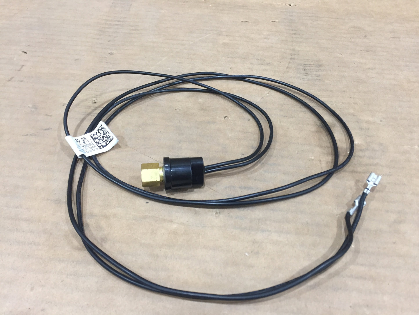 Switch-Lo Press Auto Reset, Actuates at 55 PSI, Resets at 25 PSI